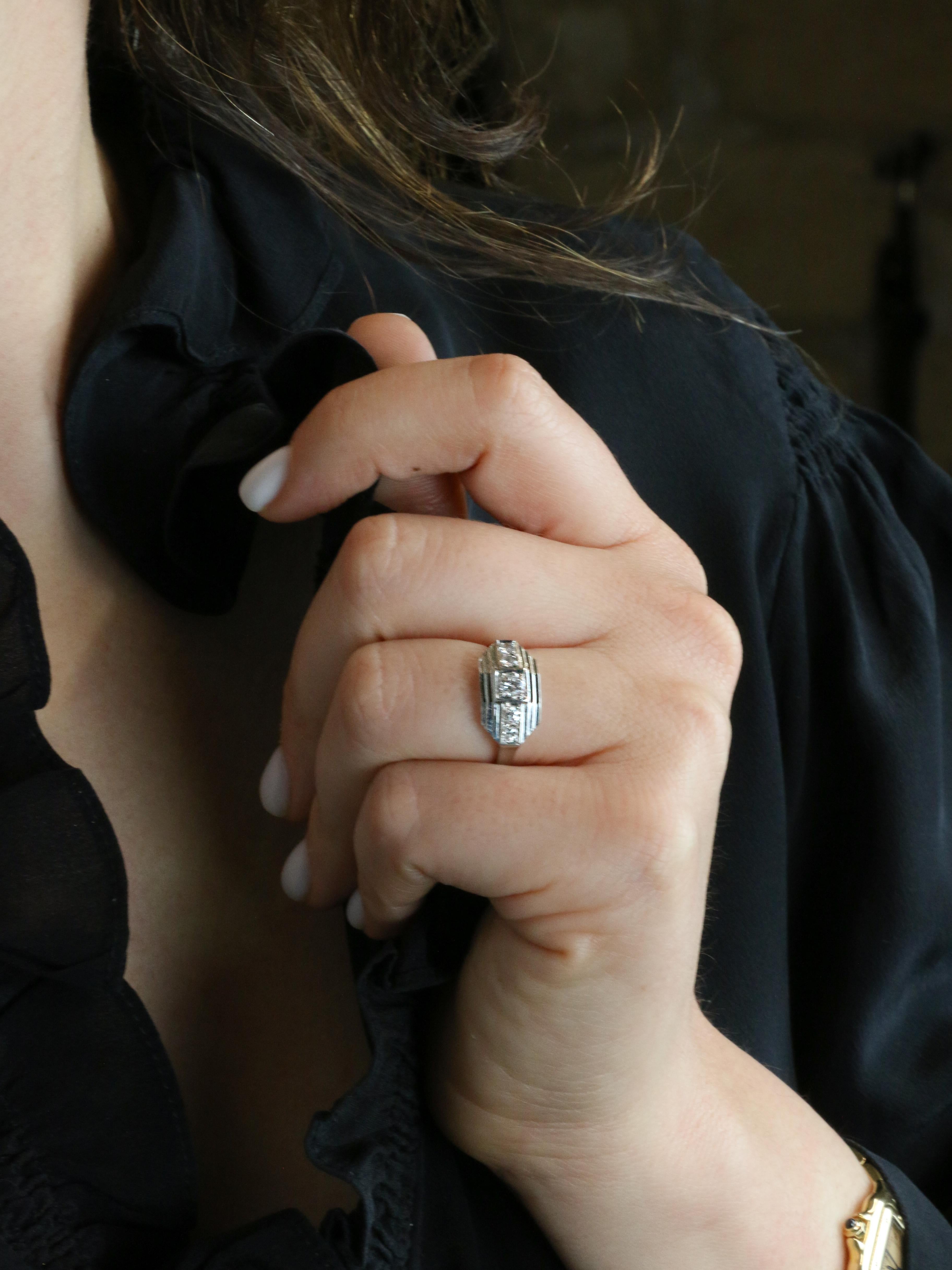 Anello Art Deco con diamante in platino in vendita 2