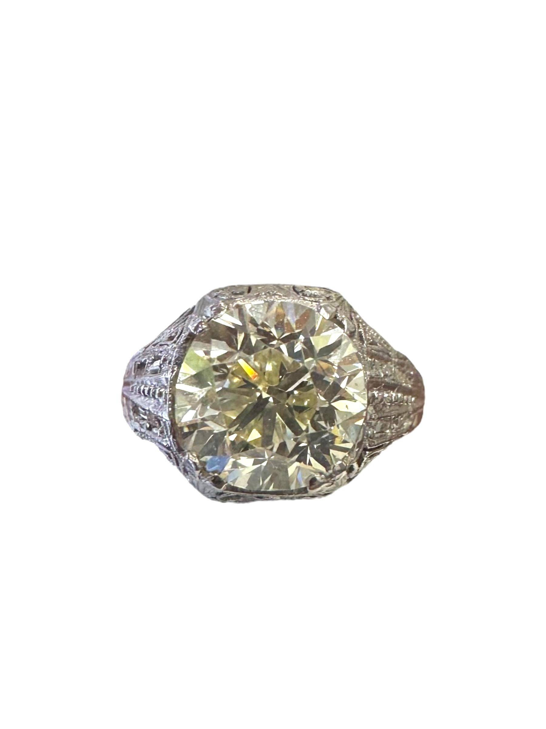 Anillo de diamantes Art Déco en platino con centro y baguettes de 3,02 quilates talla mina antigua en venta 1