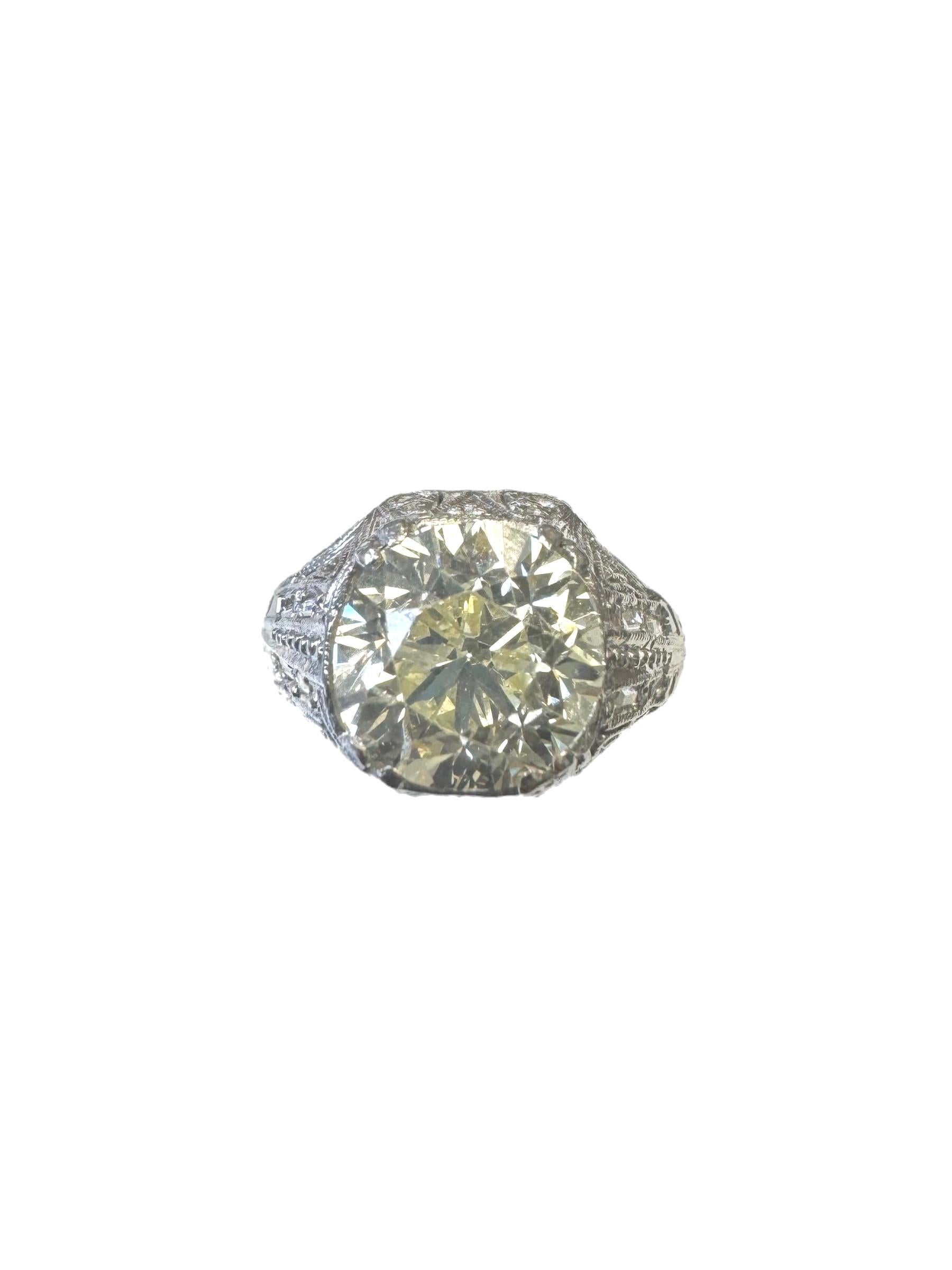 Anillo de diamantes Art Déco en platino con centro y baguettes de 3,02 quilates talla mina antigua en venta 3