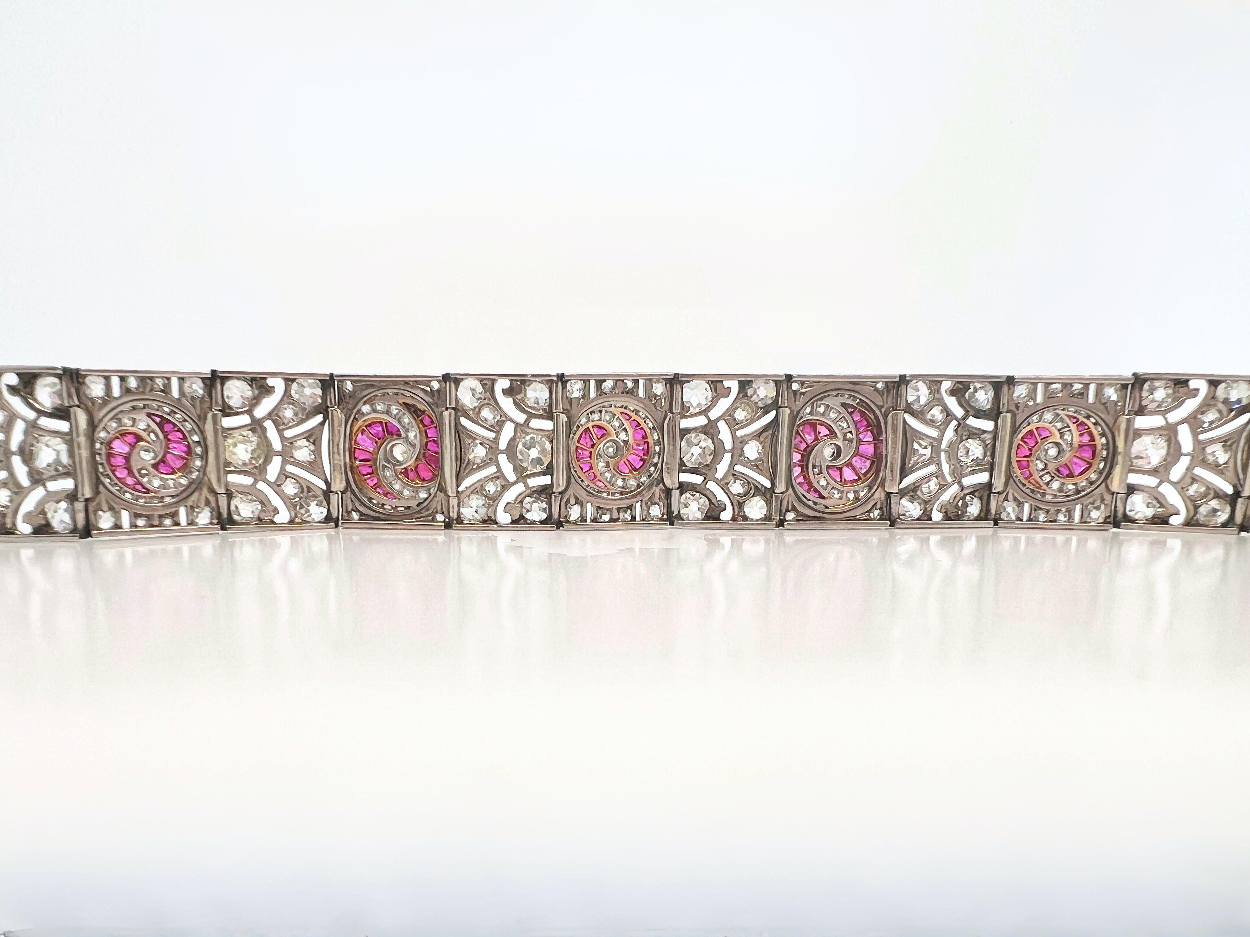 Bracelet Art Déco en platine avec diamant et rubis Manchette Excellent état - En vente à New York, NY