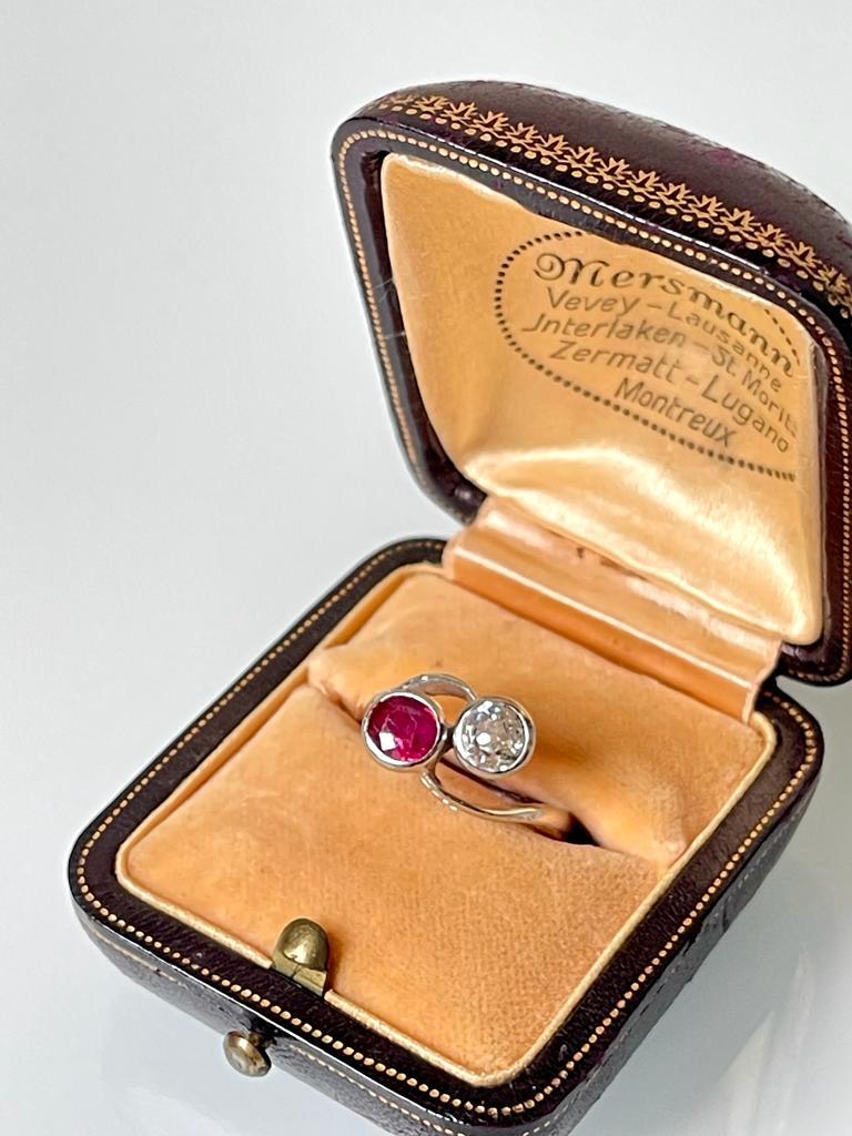 Women's or Men's Fine Edwardian Platinum Diamond Ruby Crossover Toi et Moi Ring, C 1900      For Sale