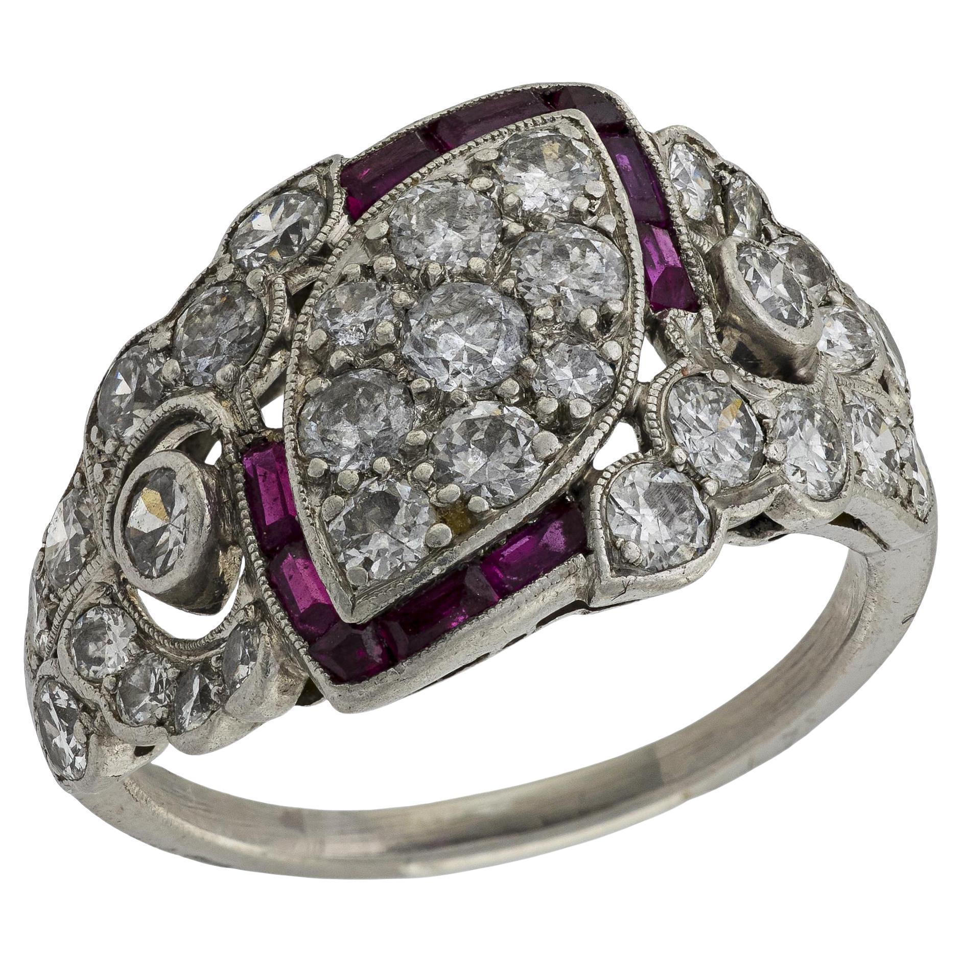 Bague Art déco en platine avec diamants et rubis