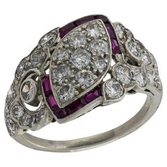 Bague Art déco en platine avec diamants et rubis