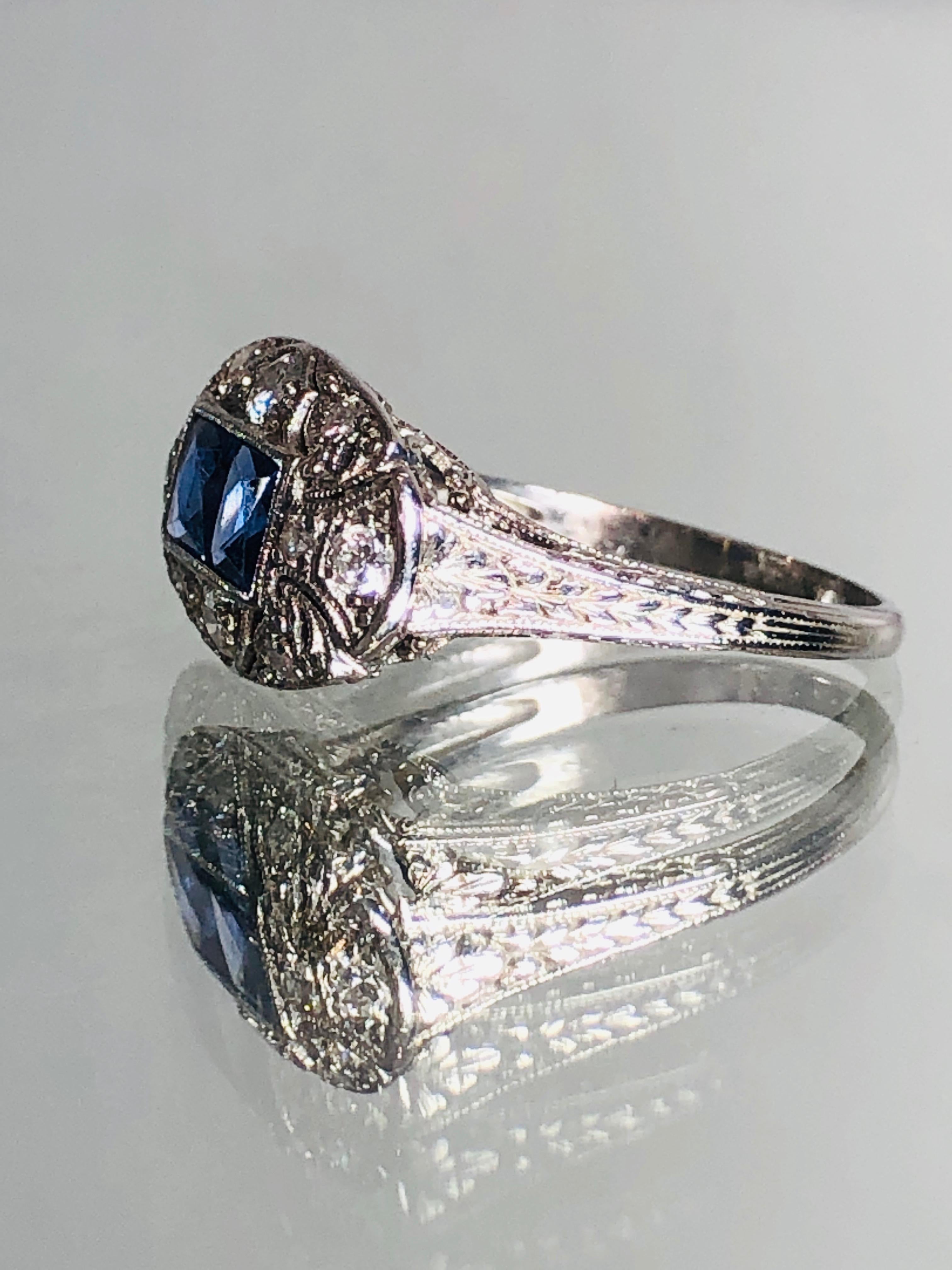 Art Deco Platinum Diamond & Sapphire Ring In Good Condition For Sale In London, GB
