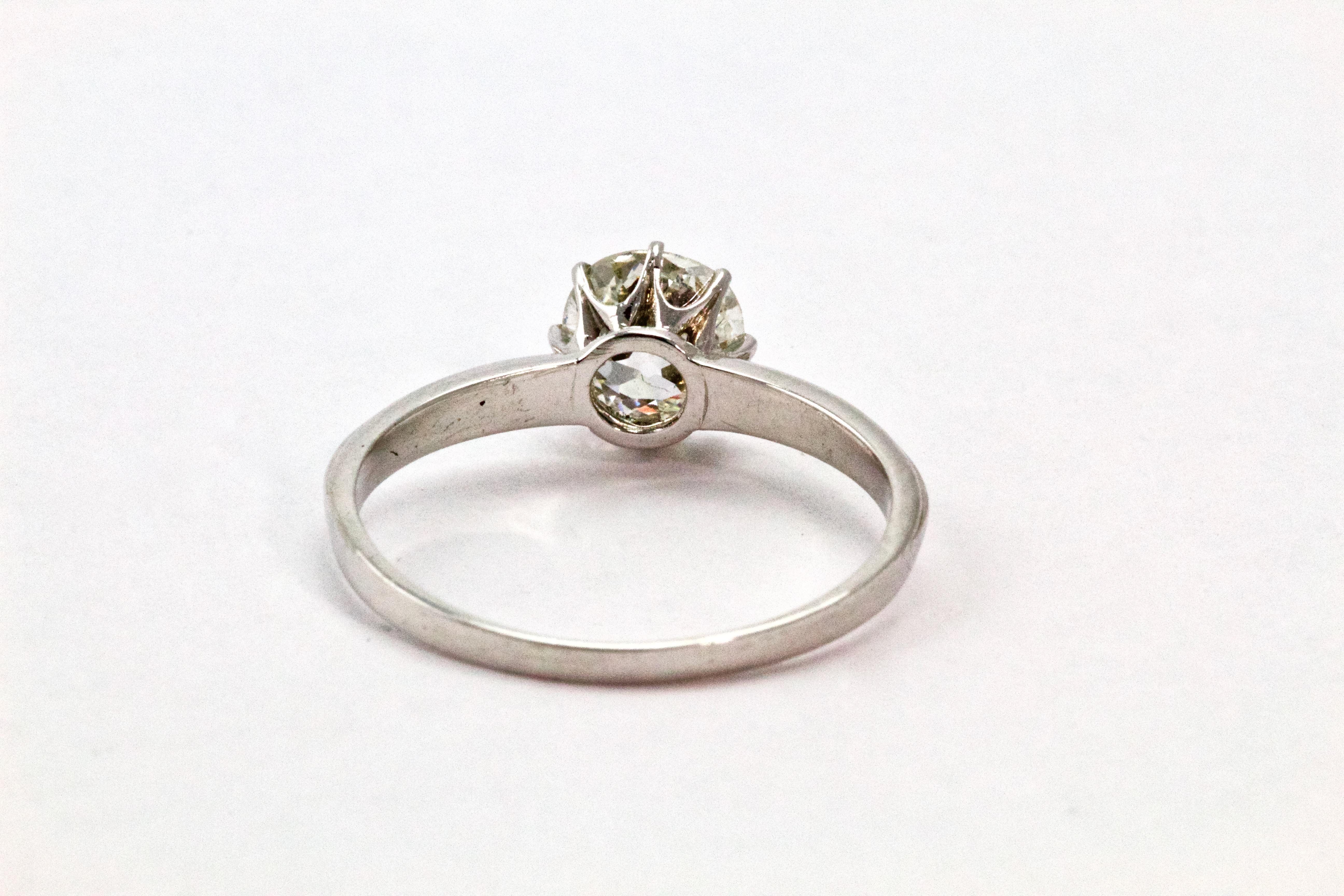 Art Deco Platinum Diamond Solitaire Engagement Ring In Excellent Condition For Sale In Chipping Campden, GB