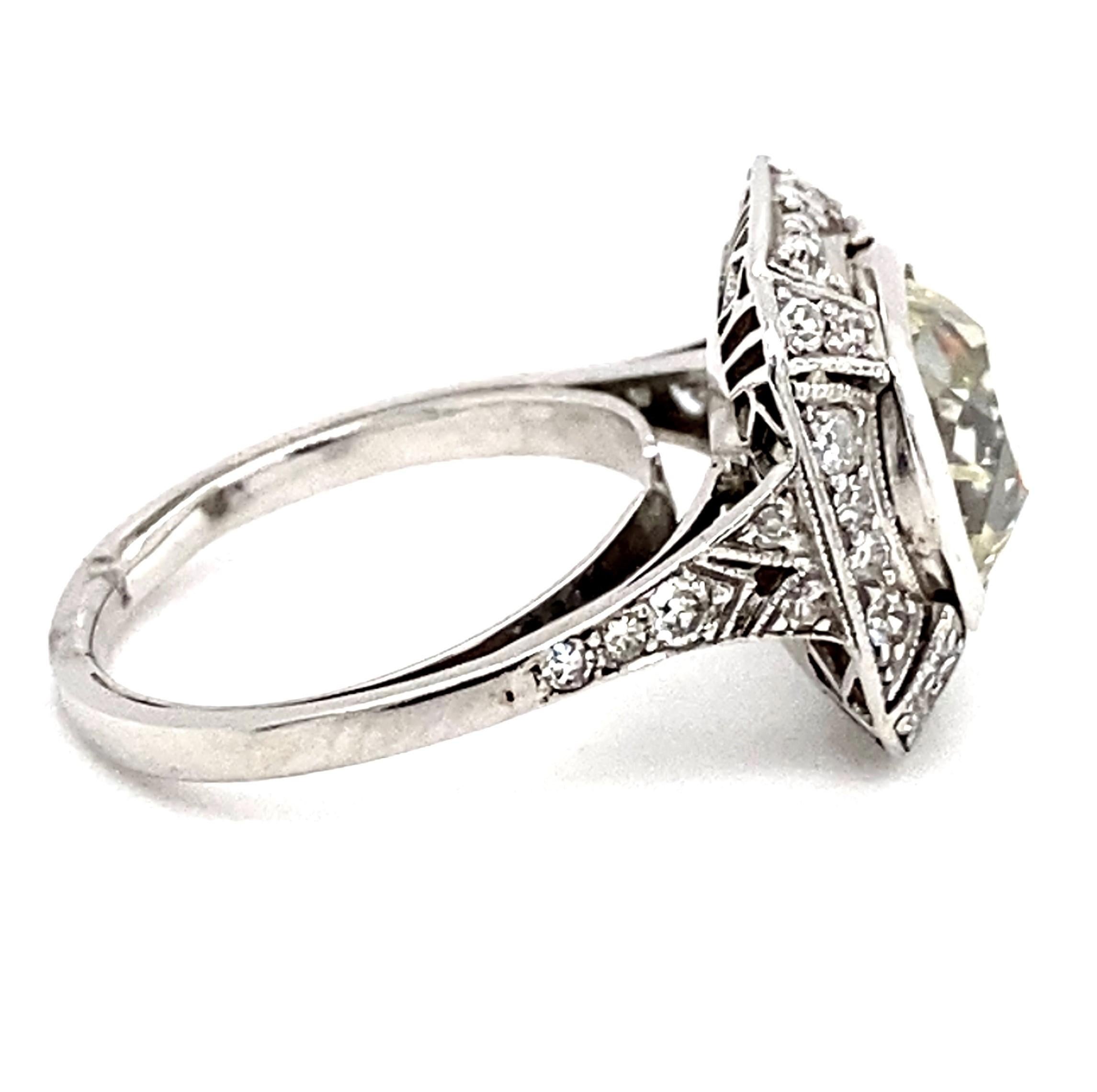 Art Deco Platinum Diamond Solitaire Engagement Ring In Good Condition In Zurich, CH
