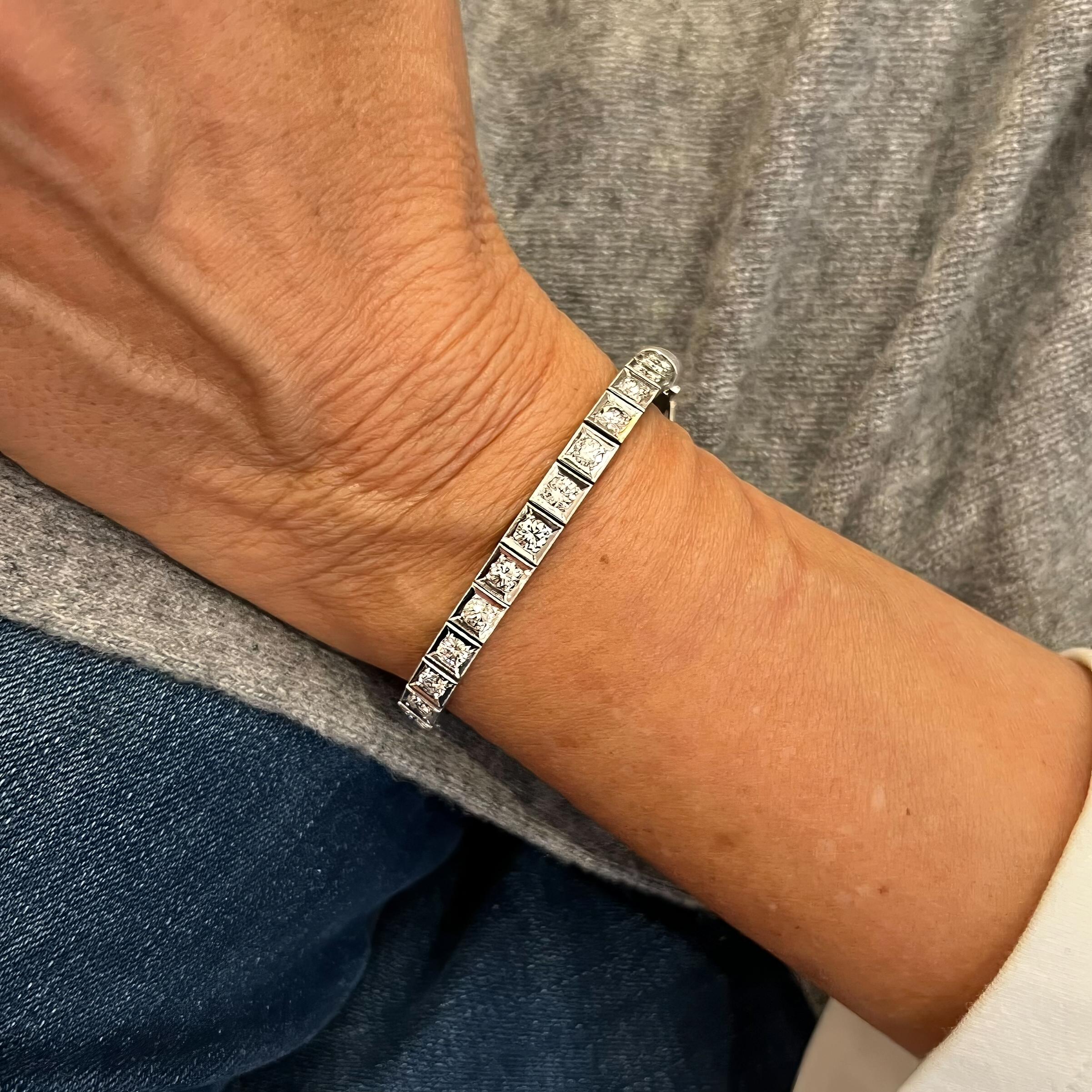 Pulsera Art Déco recta de diamantes en platino en Bueno estado para la venta en New York, NY