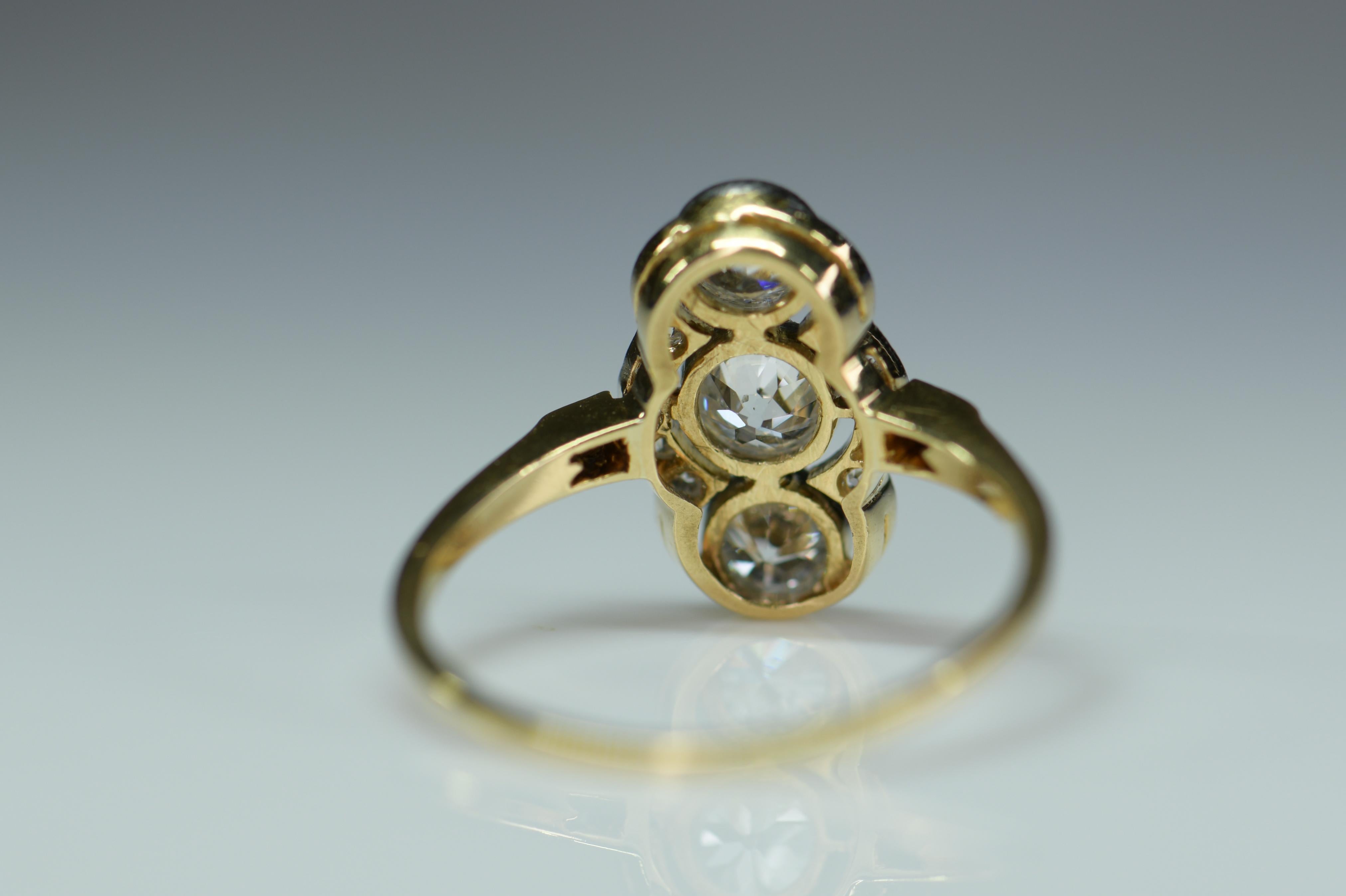 Art Deco Platinum Diamond Three-Stone Diamonds Ring In Excellent Condition For Sale In Banbury, GB