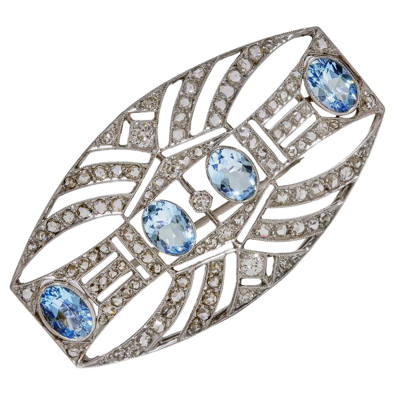 Spilla ART DECO in platino, diamanti e acquamarine del 1920 ca.