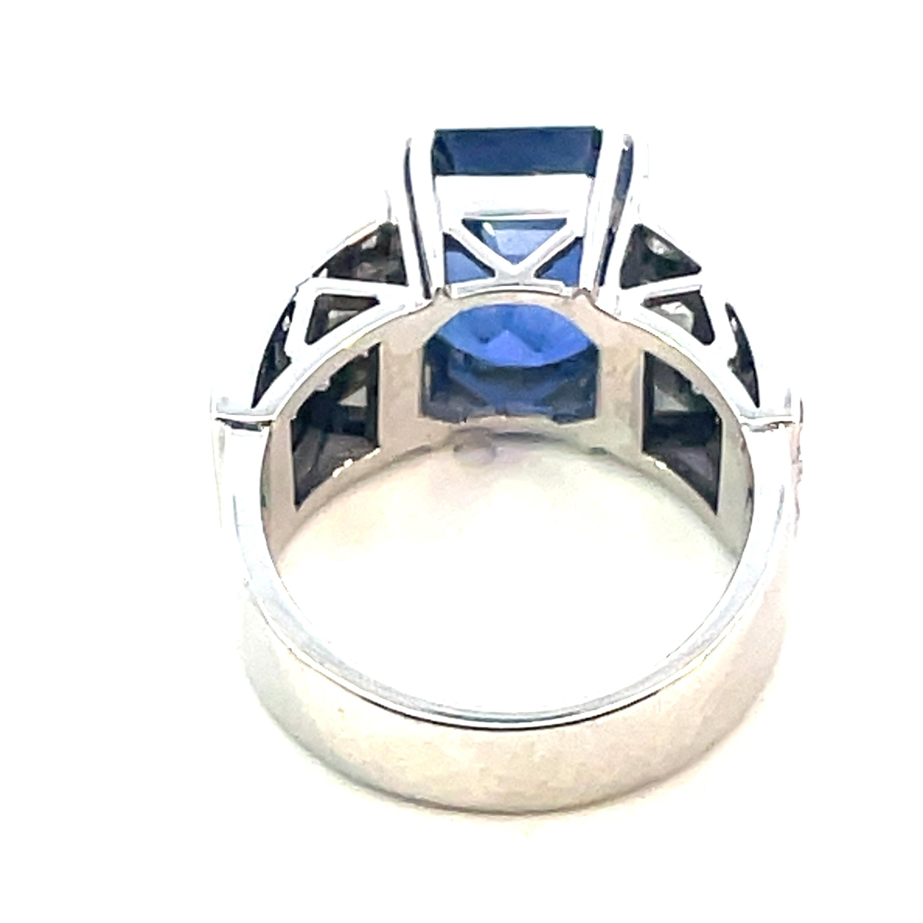 Art Deco Platinum Diamonds Ceylon no heat Sapphire Ring 7.36cts  In Excellent Condition For Sale In Milano, IT
