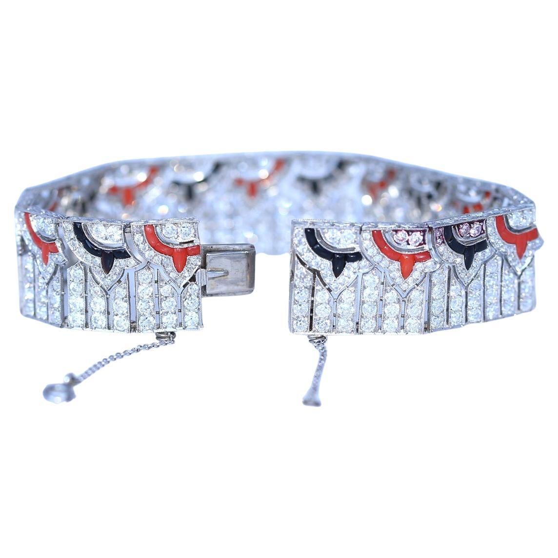 Art Deco Platinum Diamond, Onyx and Pink Stone Link Bracelet. 1920es.

A superb Art Deco platinum bracelet featuring a striking geometric design of alternating diamond and onyx links, interspersed with soft pink stone accents. This piece perfectly