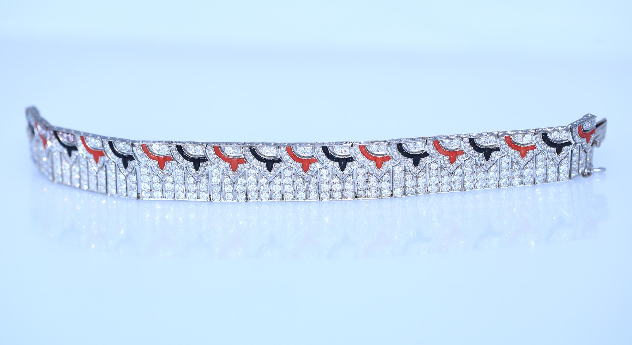 Round Cut Art Deco Platinum Diamonds Onyx Links Bracelet, 1925 For Sale