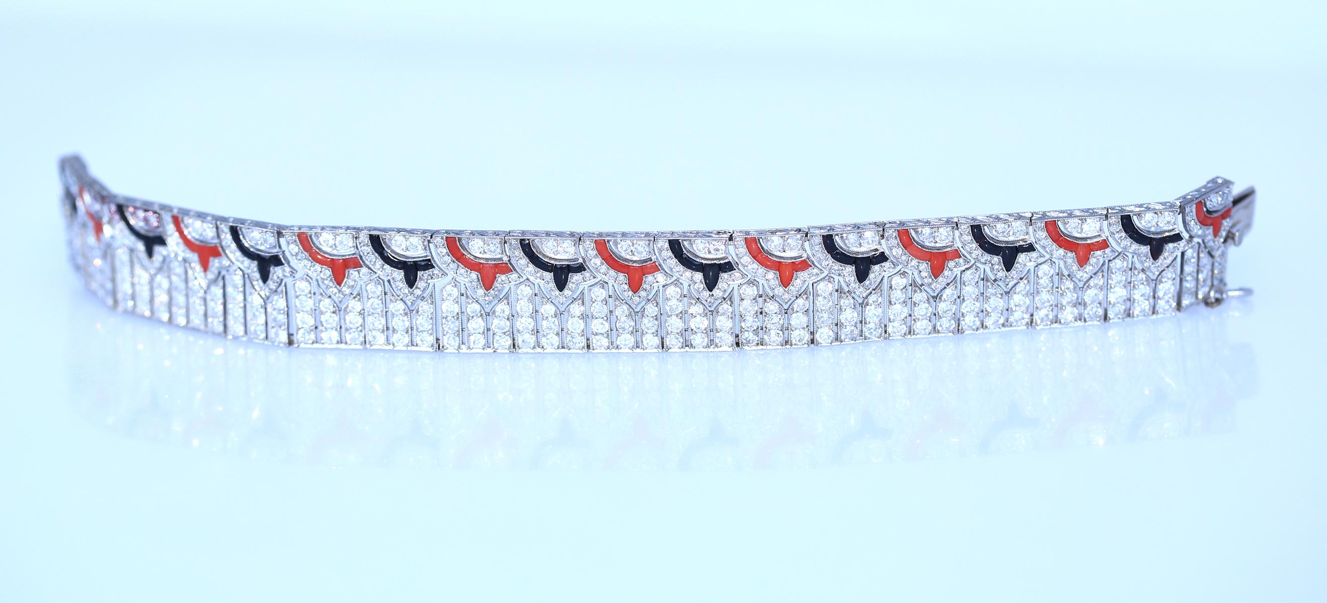 Women's Art Deco Platinum Diamonds Onyx Links Bracelet, 1925 For Sale