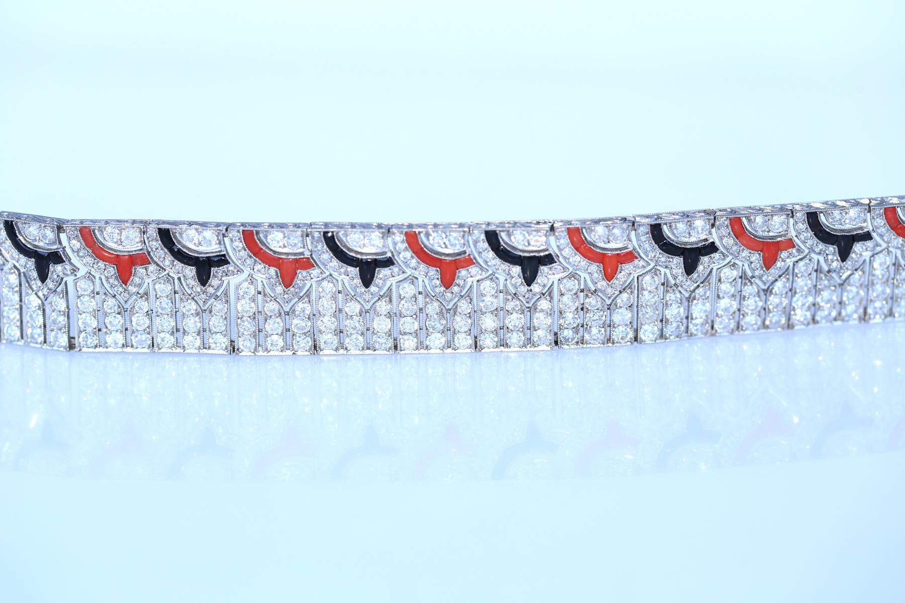 Art Deco Platinum Diamonds Onyx Links Bracelet, 1925 For Sale 3