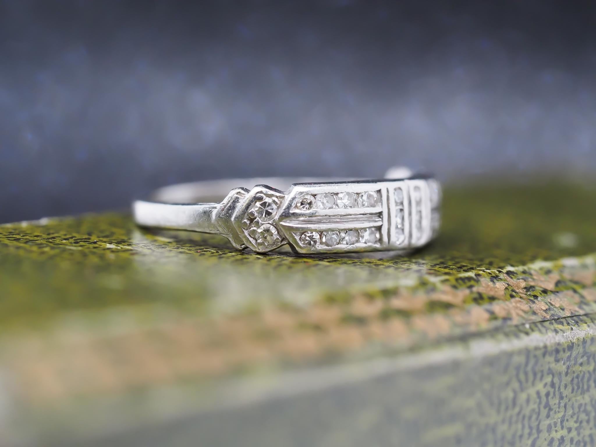 Art Deco Platinum Double Row Wedding Band In Good Condition For Sale In Hicksville, NY