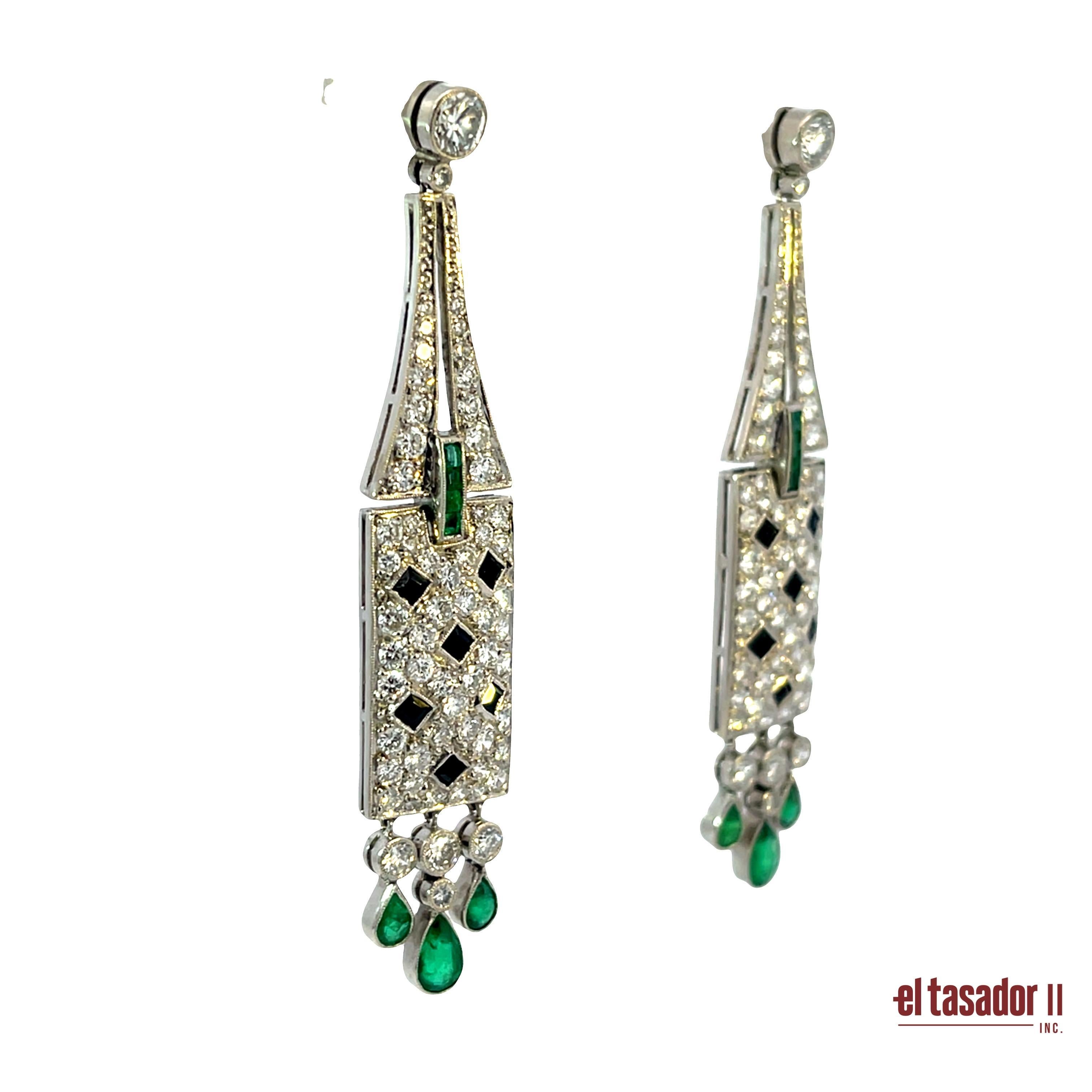 Orecchini Art Deco in platino con 3,89 carati di diamanti, 1,16 carati di smeraldi e onice  Descr In condizioni Nuovo in vendita a Aventura, FL
