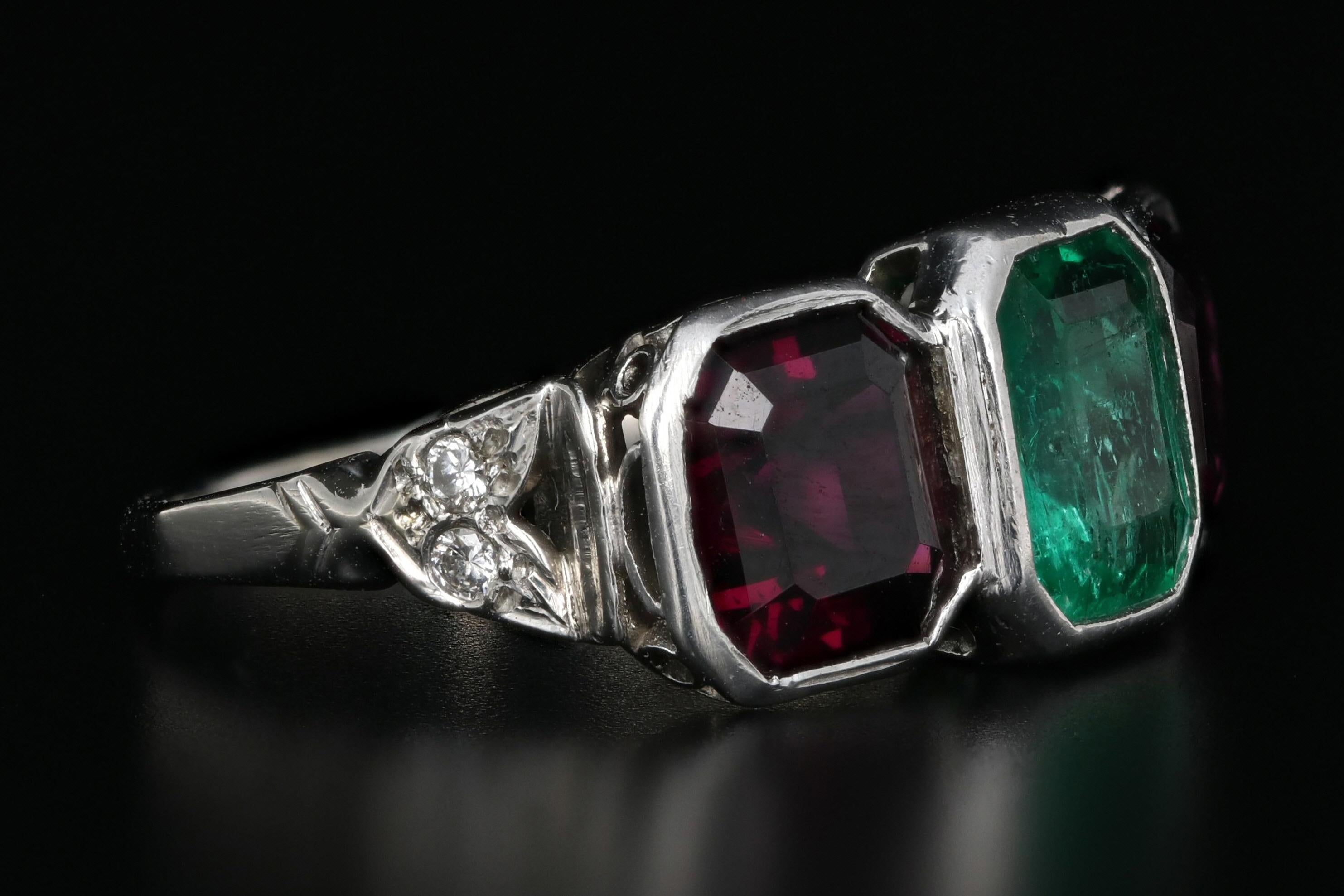 Art Deco Platinum Emerald and Almandine Garnet Ring In Good Condition In Cape May, NJ