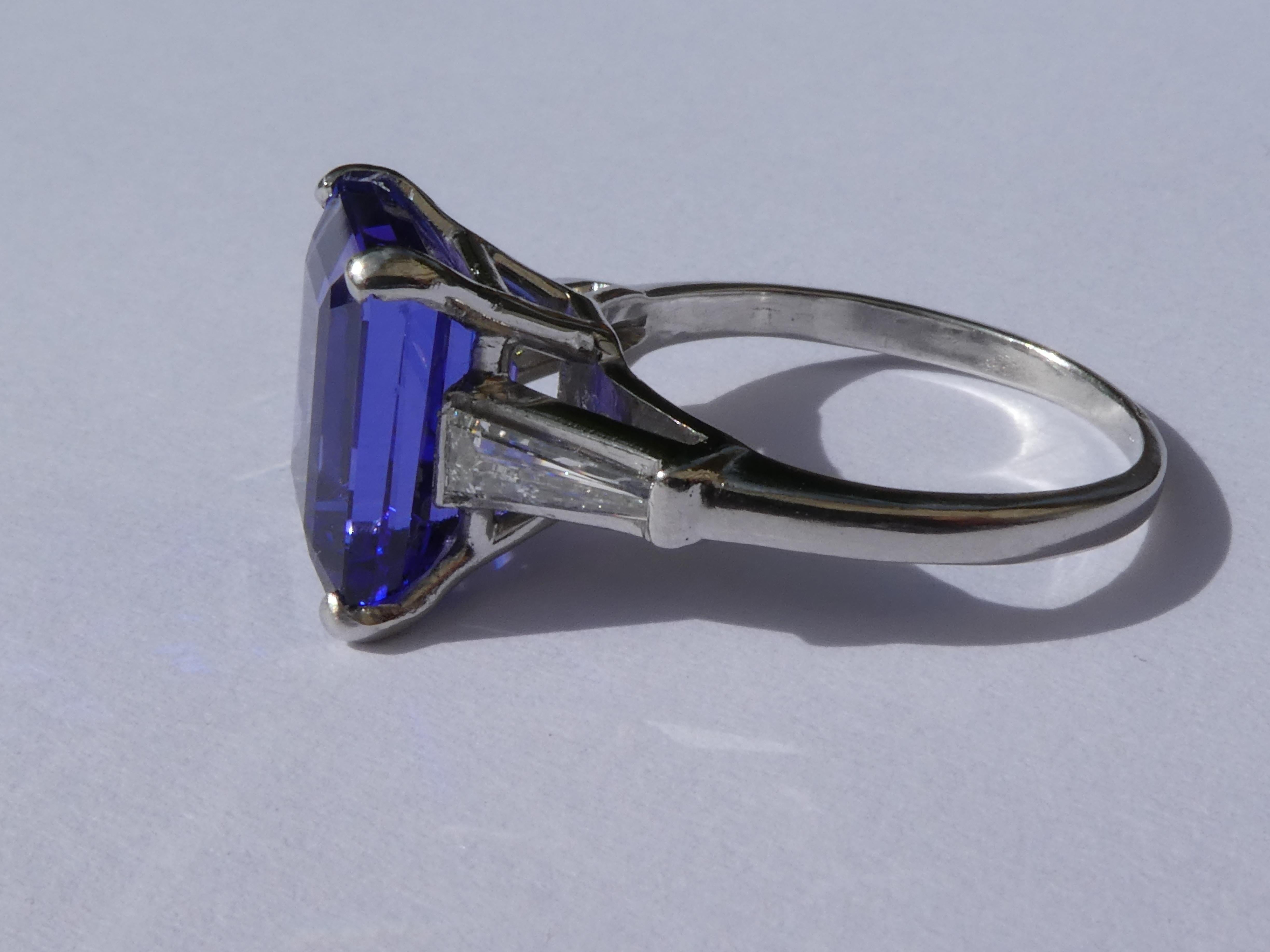 Tanzanite in Platinum Diamond Handmade Art Deco Engagement Ring In Excellent Condition For Sale In Munich, DE