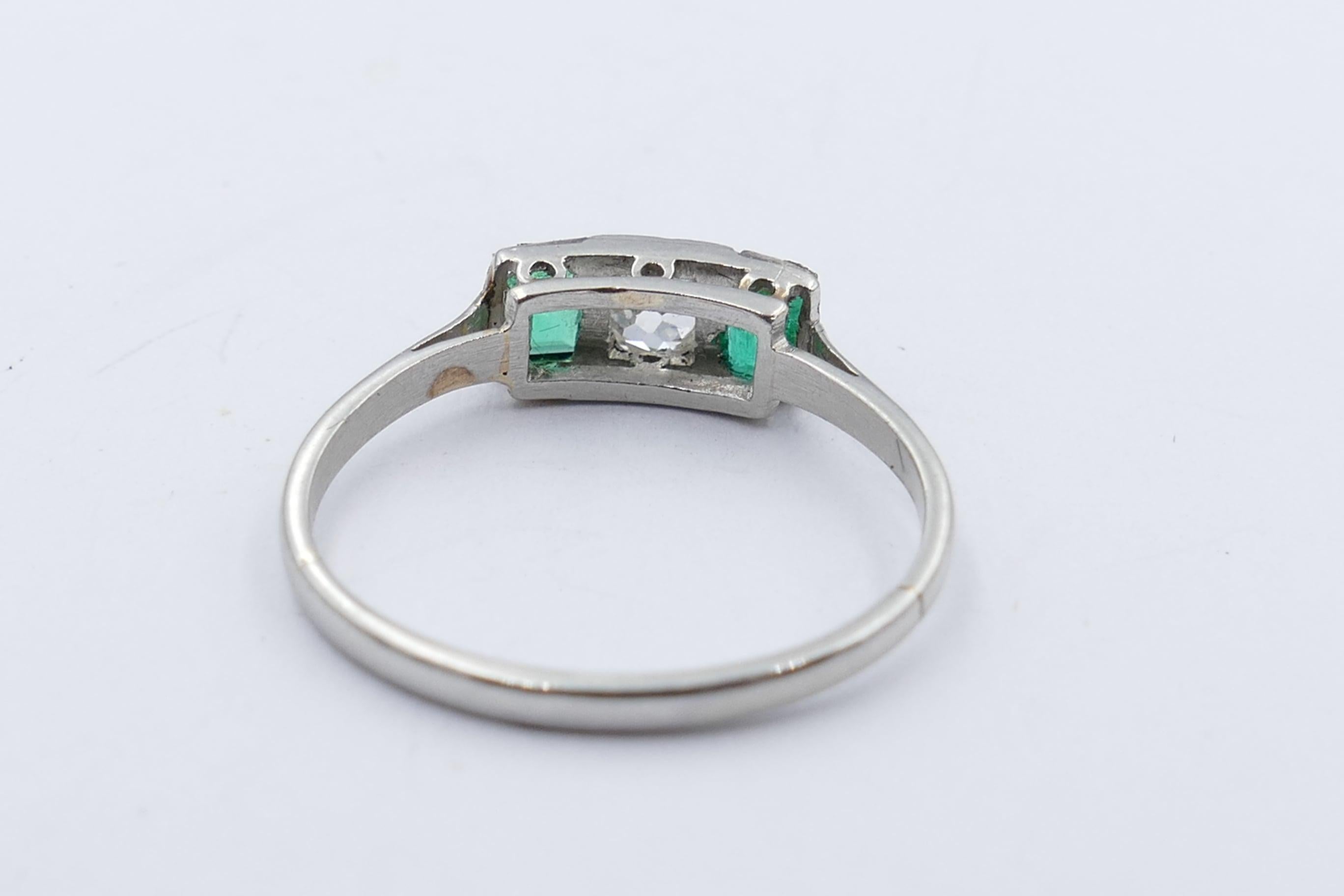 Art Deco Platinum Emerald and Diamond Band Ring In Good Condition For Sale In Splitter's Creek, NSW