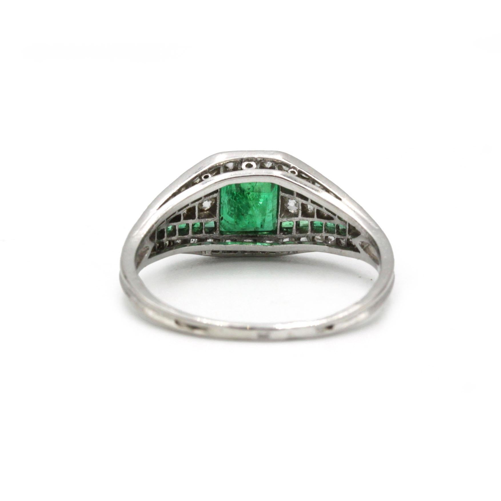 Women's Art Deco Platinum Emerald & Diamond Ring (c. 1910–1920) For Sale