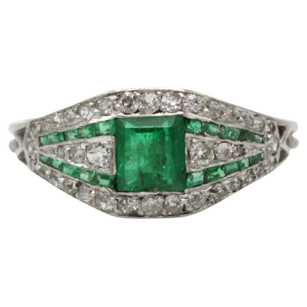 Art Deco Platinum Emerald & Diamond Ring (c. 1910–1920) For Sale