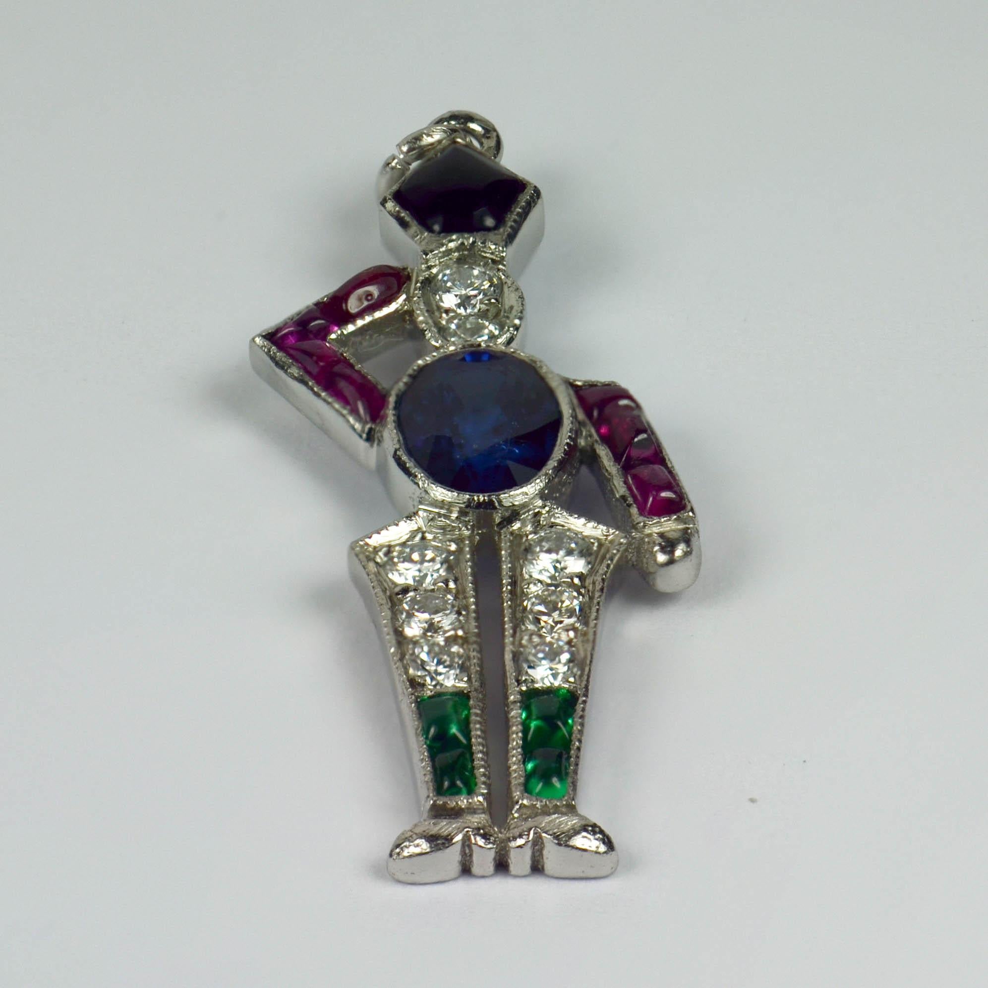 Art Deco Platin Smaragd Rubin Saphir Diamant Soldier Charm Anhänger (Art déco) im Angebot
