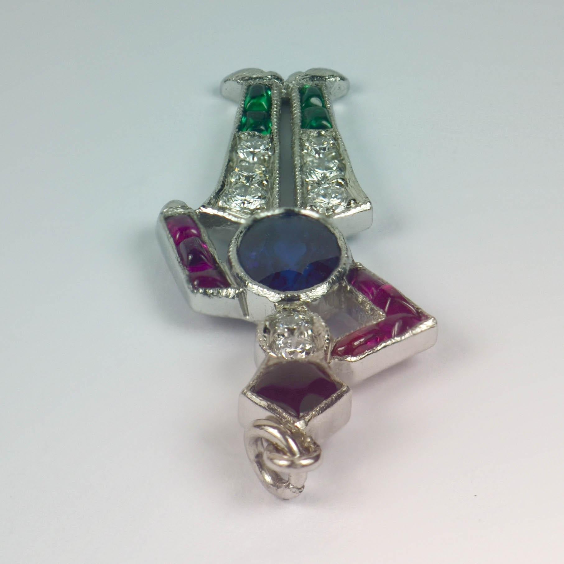 Art Deco Platin Smaragd Rubin Saphir Diamant Soldier Charm Anhänger im Zustand „Gut“ im Angebot in London, GB