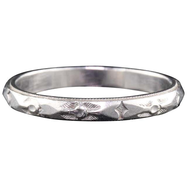 1920s Art Deco Wedding Band in Platinum For Sale at 1stDibs
