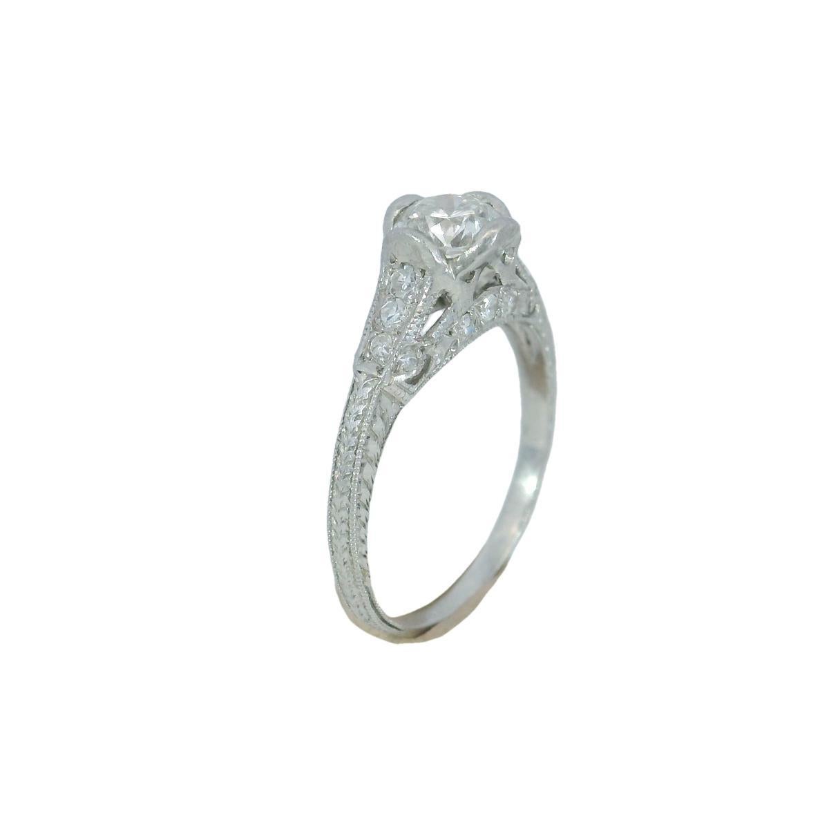 Art Déco Anello impilabile di fidanzamento in platino filigranato Art Deco con diamanti ~.62ctw in vendita