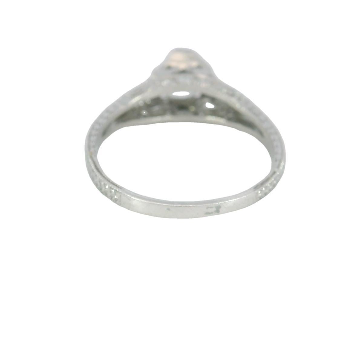 Anello impilabile di fidanzamento in platino filigranato Art Deco con diamanti ~.62ctw In condizioni buone in vendita a Fairfield, CT