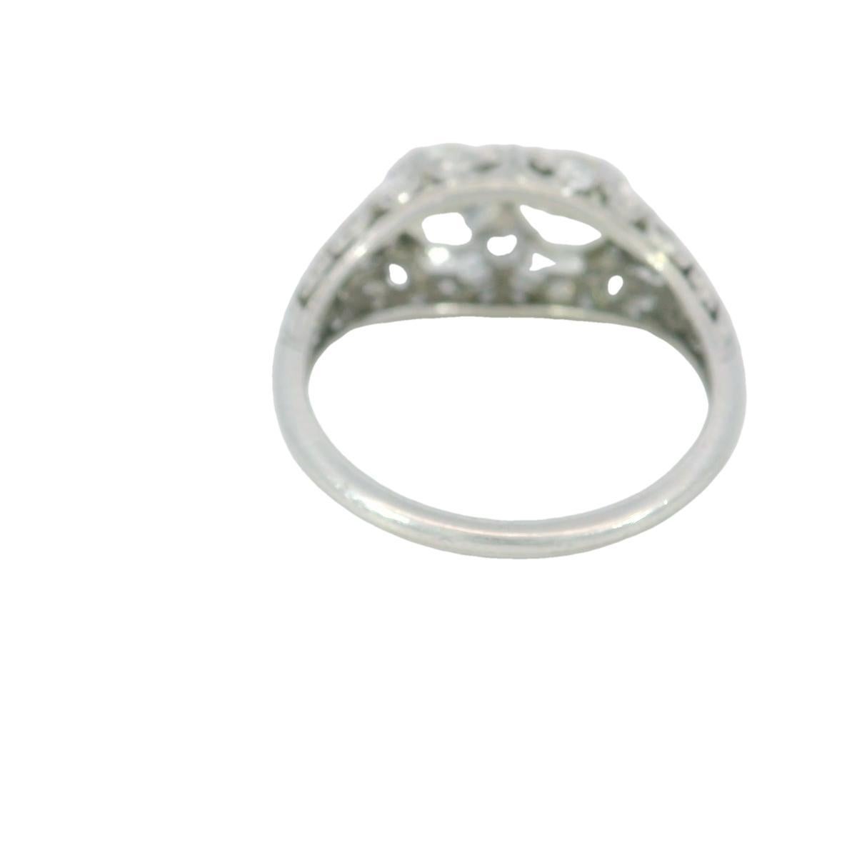 Donna Anello di fidanzamento Art Deco in platino a filigrana con doppio diamante in vendita