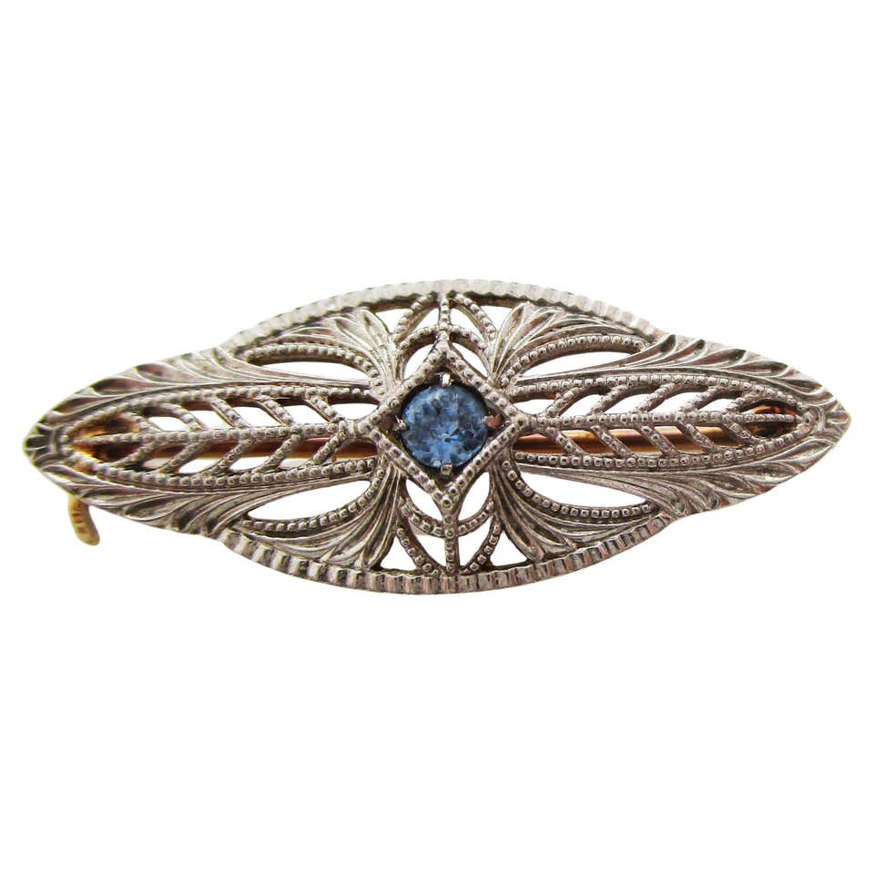 Broche Art Déco platine saphir cabochon et diamants Broche Art Déco platine saphir cabochon et diamants