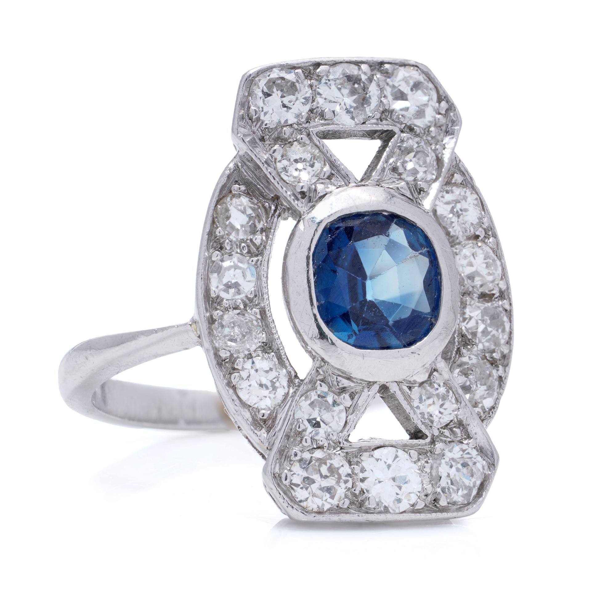 Art Deco Platin Ring mit geometrischem Design, Saphir und Diamant (Alteuropäischer Brillantschliff) im Angebot
