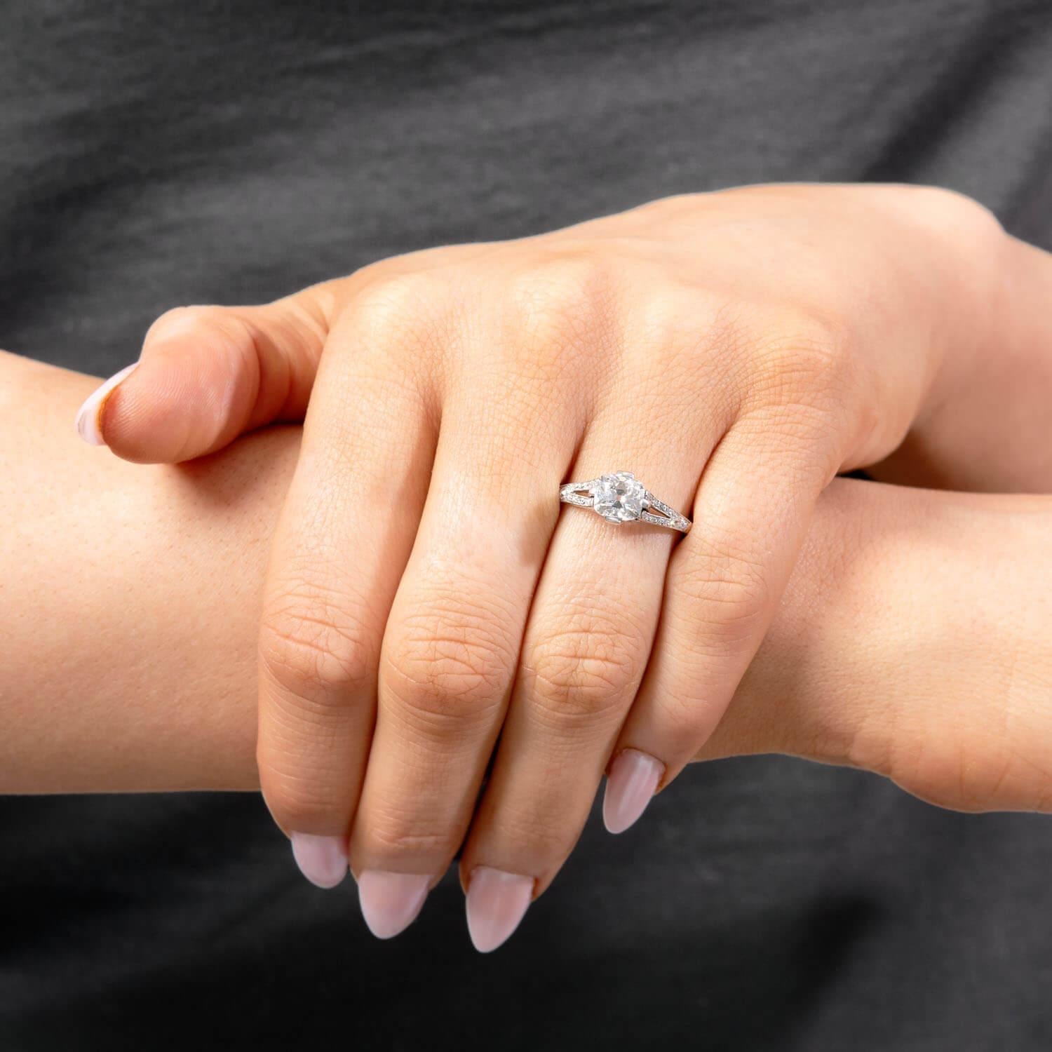 Femenino o masculino Anillo de compromiso de diamantes Art Déco en platino GIA 1,13 ct en venta