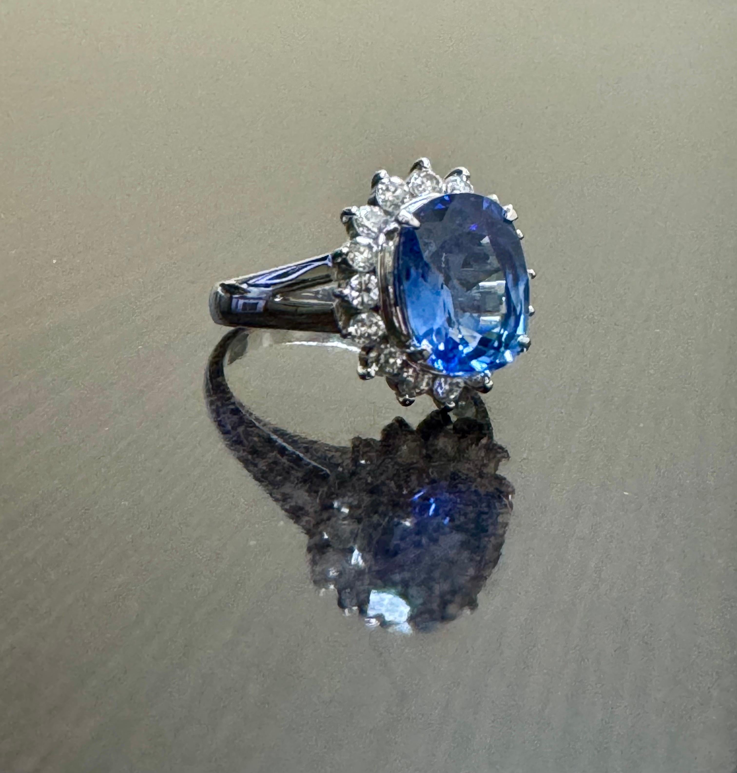 Art Deco Platin Halo Diamant Oval 3,75 Karat Blauer Saphir Verlobungsring im Zustand „Neu“ im Angebot in Los Angeles, CA