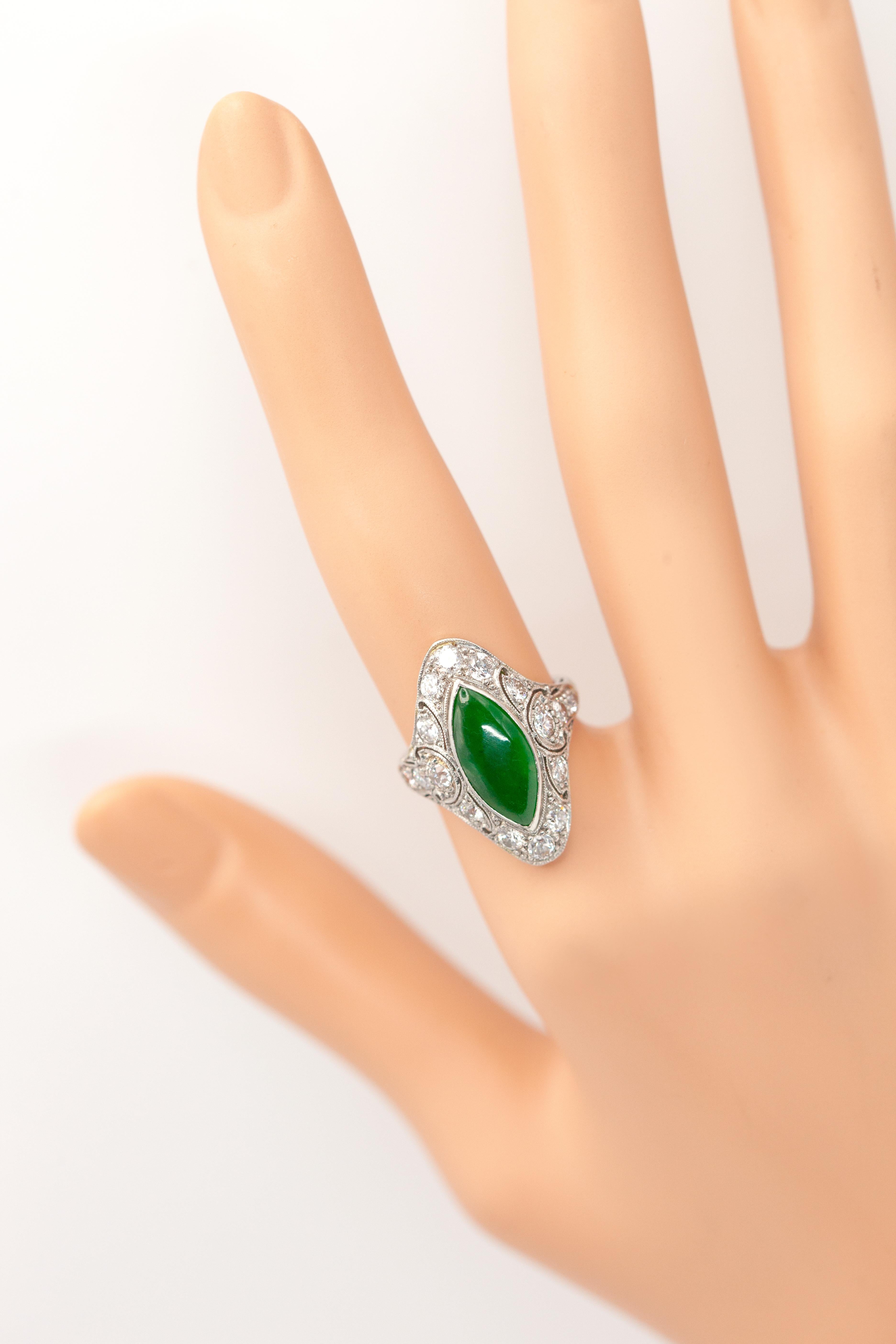Art Deco Platinum Jade and Diamond Ring, circa 1920s In Excellent Condition For Sale In New York, NY