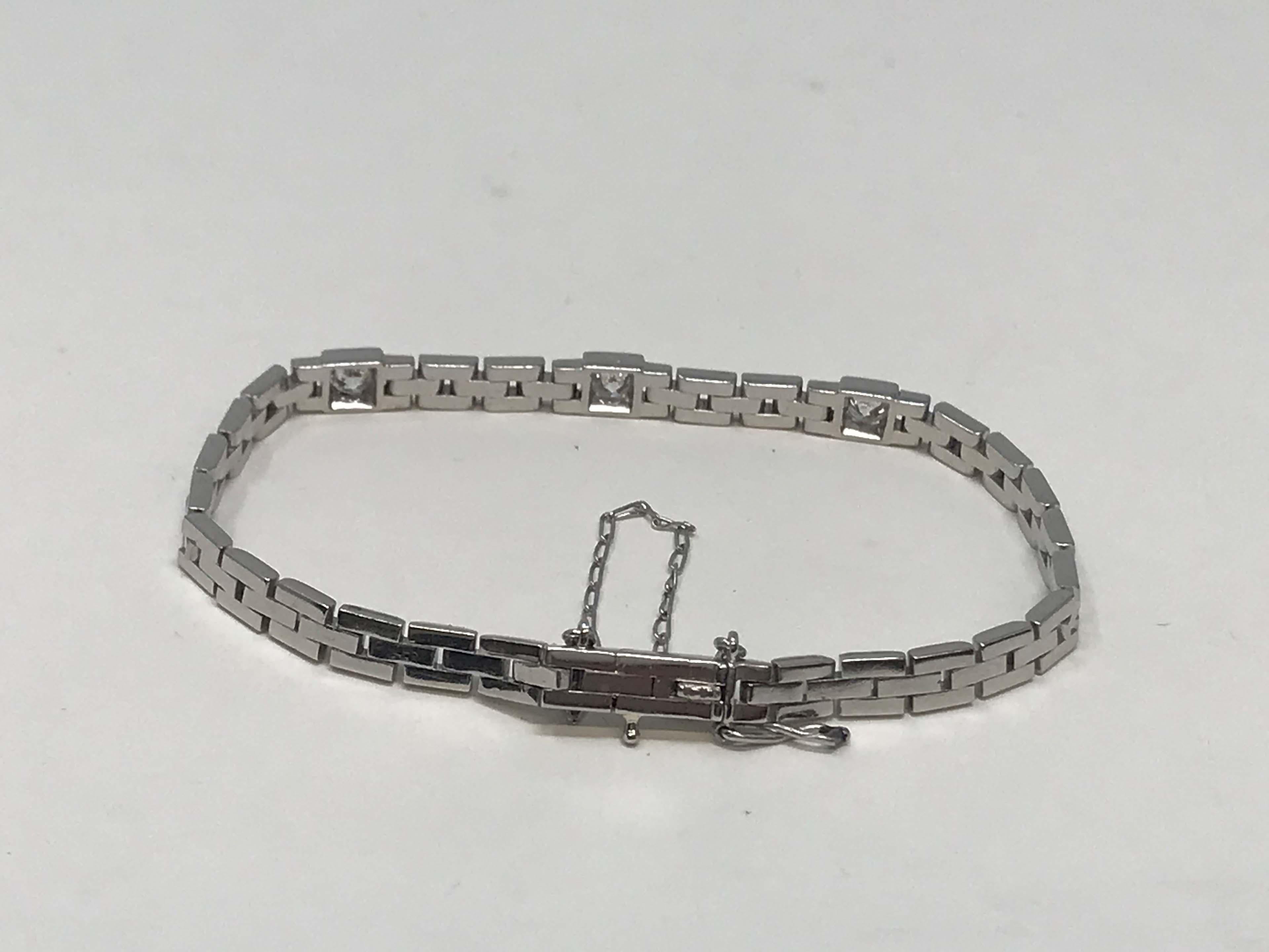 Art Deco Platinum Ladies Bracelet with Diamonds In Good Condition For Sale In Montreal, QC