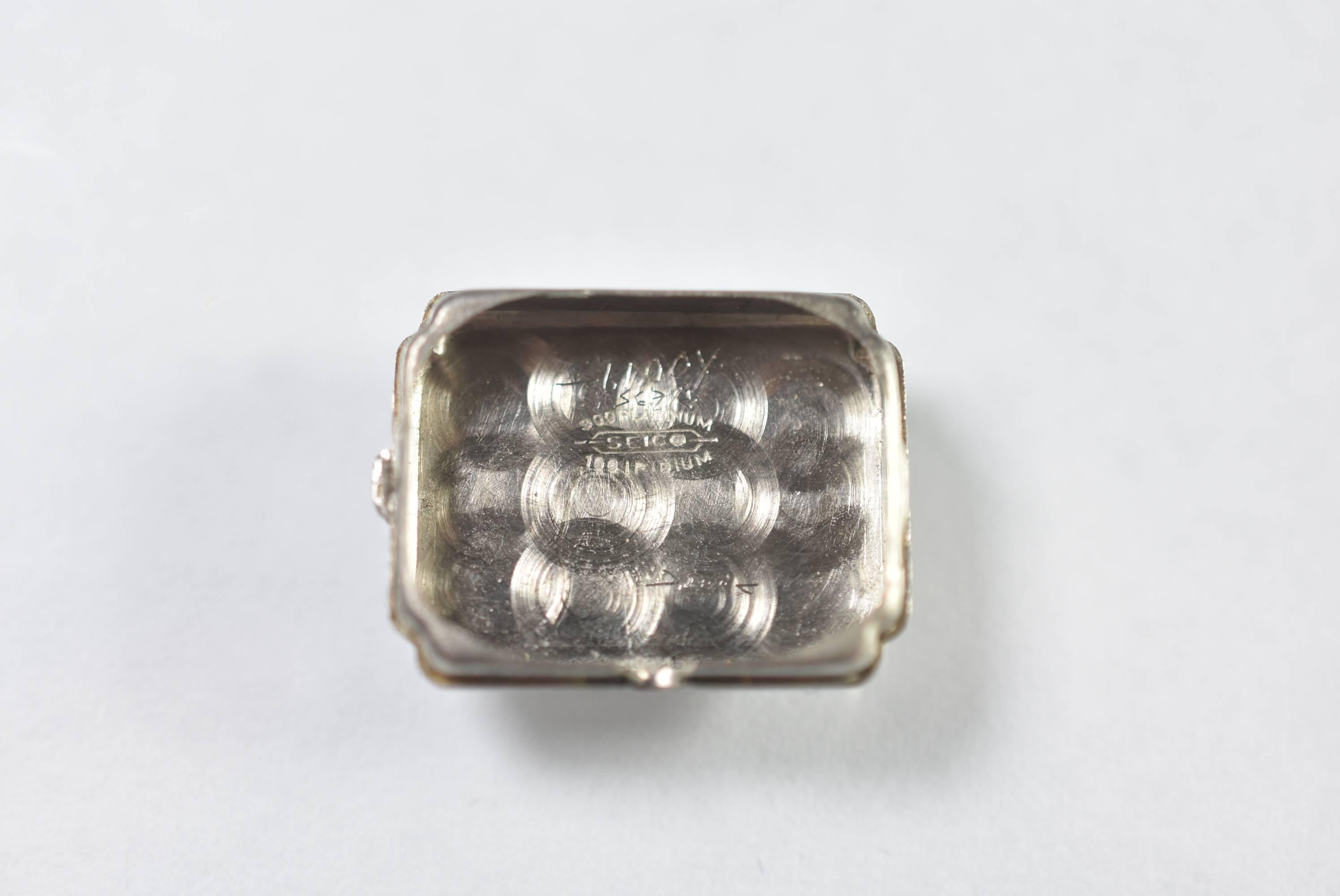 Art-déco-Damenarmbanduhr aus Platin mit Diamanten (Mitte des 20. Jahrhunderts) im Angebot