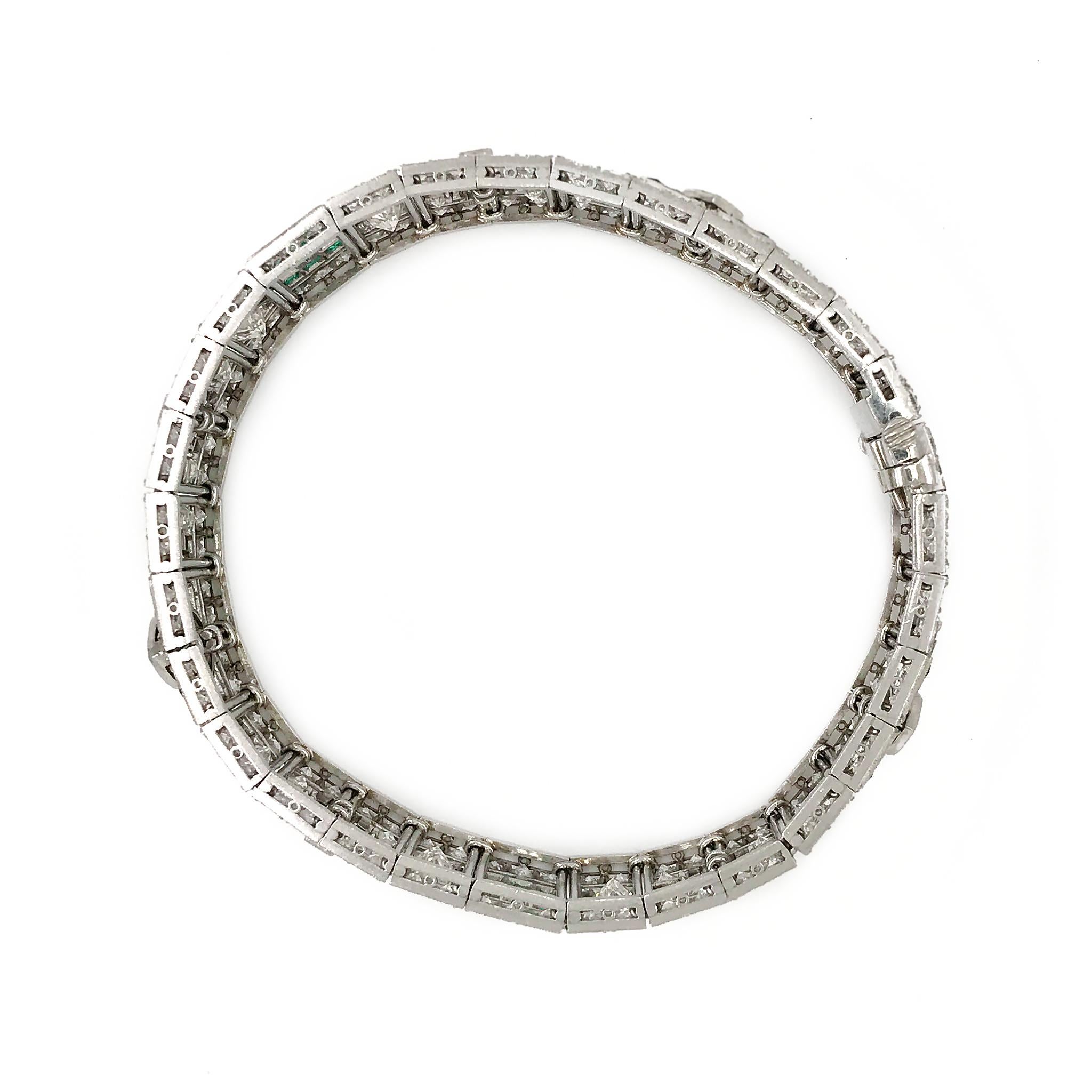Round Cut Art Deco Platinum Magnificent Emerald and Diamond 1917-1925 Bracelet