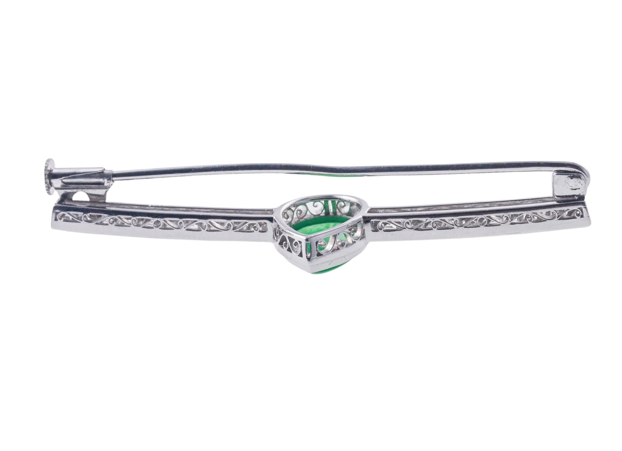 Art Deco Platinum Natural Jadeite Jade Diamond Bar Brooch In Excellent Condition For Sale In New York, NY