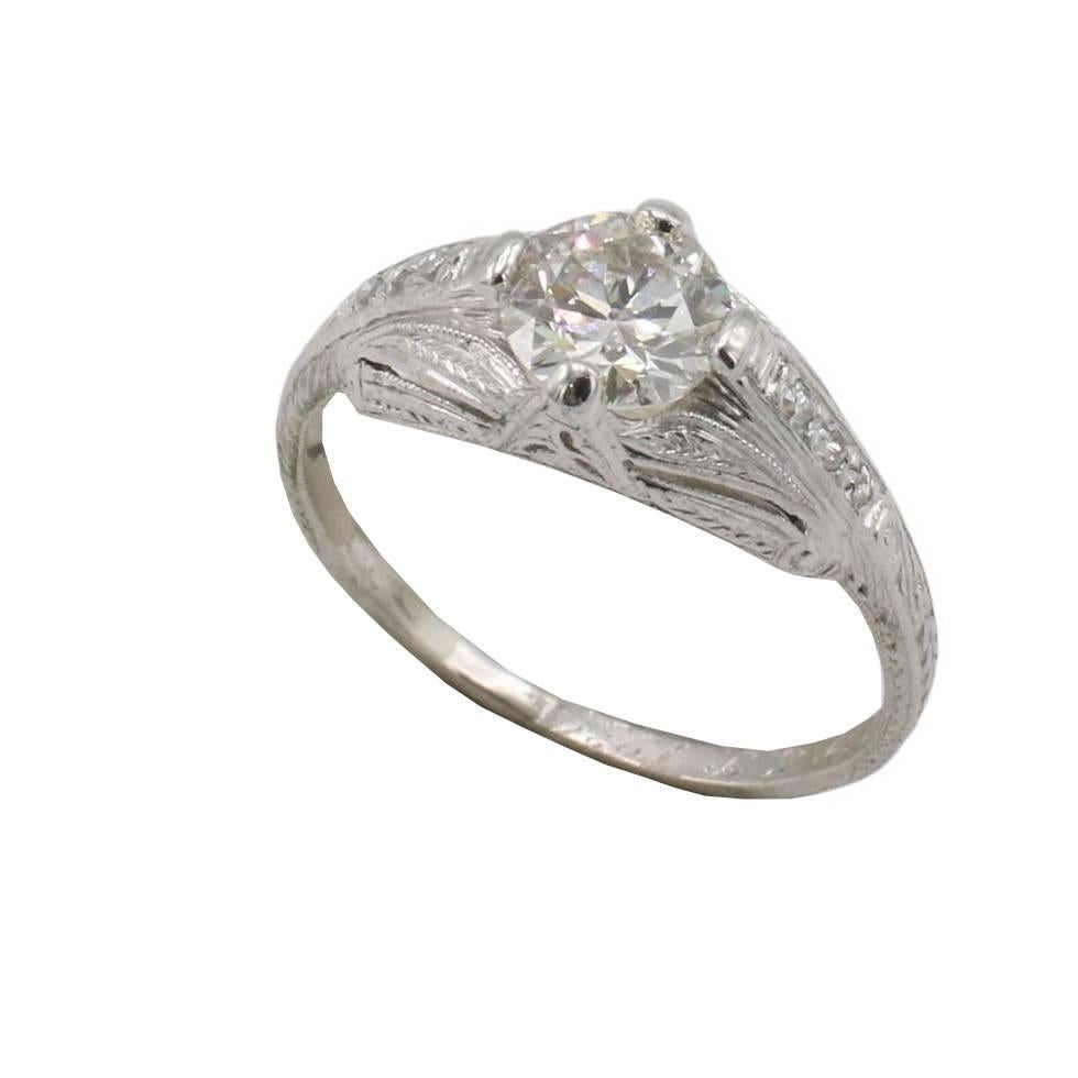 Bague de fiançailles dôme Art déco en platine, taille européenne ancienne, diamant naturel filigrané 
Métal : Platine
Poids : 3,1 grammes
Diamant central : Environ 0,75 carat G VS diamant naturel de taille européenne ancienne
Diamants d'accentuation
