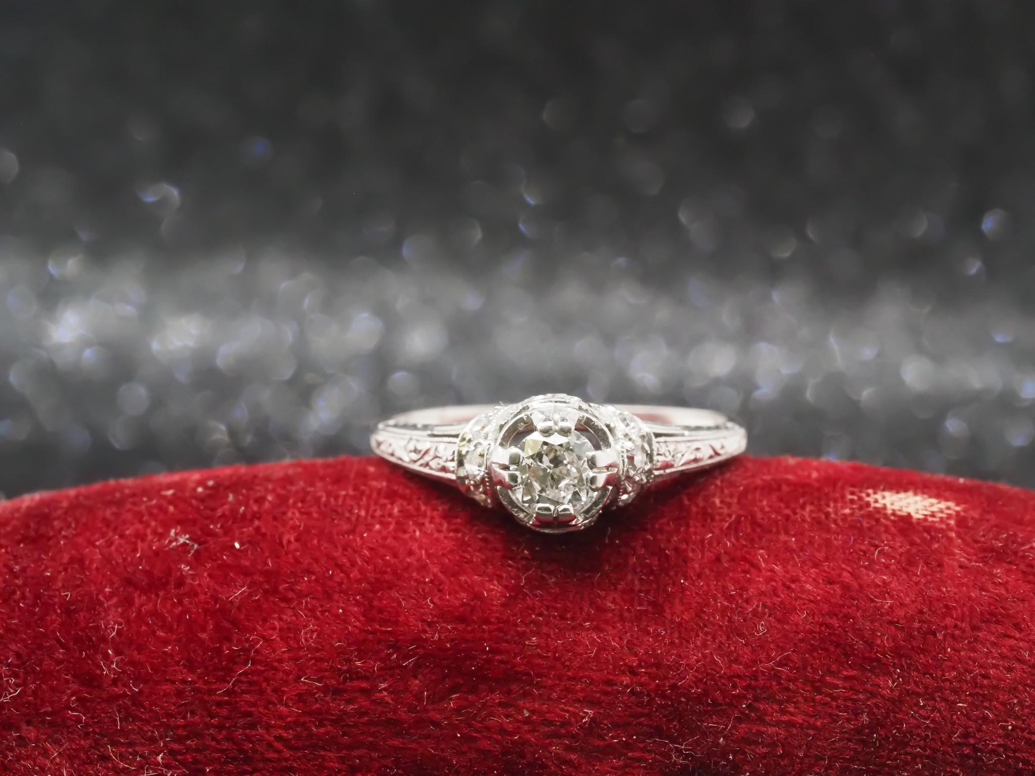 De las mujeres Anillo de compromiso de diamantes europeos antiguos en platino Art Déco - VHK#313a en venta