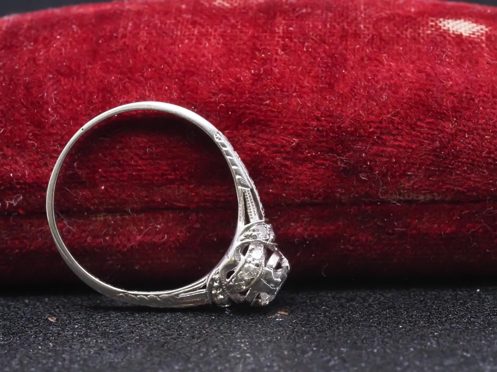 De las mujeres Anillo de compromiso de diamantes europeos antiguos en platino Art Déco - VHK#313a en venta