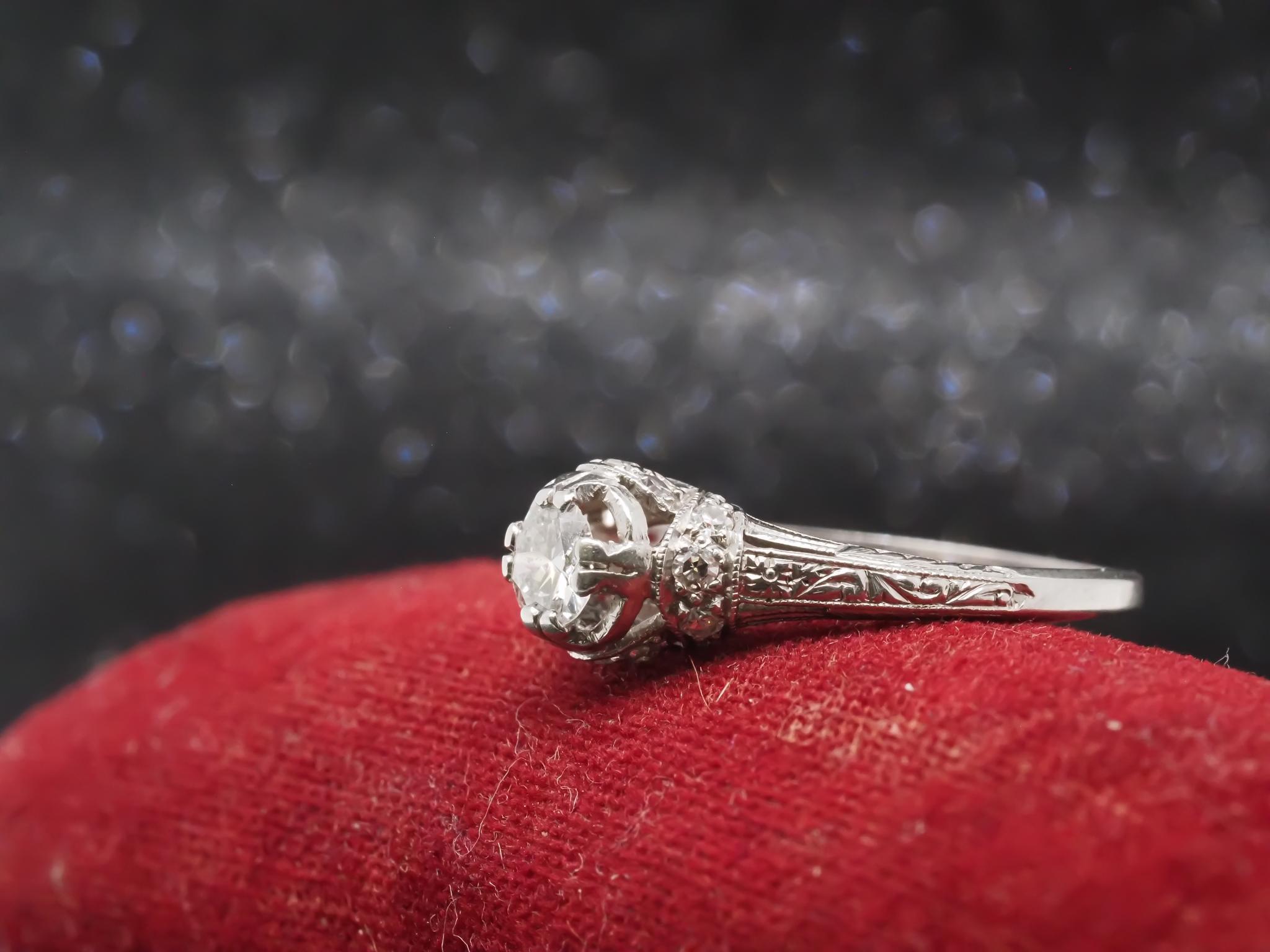 Anillo de compromiso de diamantes europeos antiguos en platino Art Déco - VHK#313a en venta 4