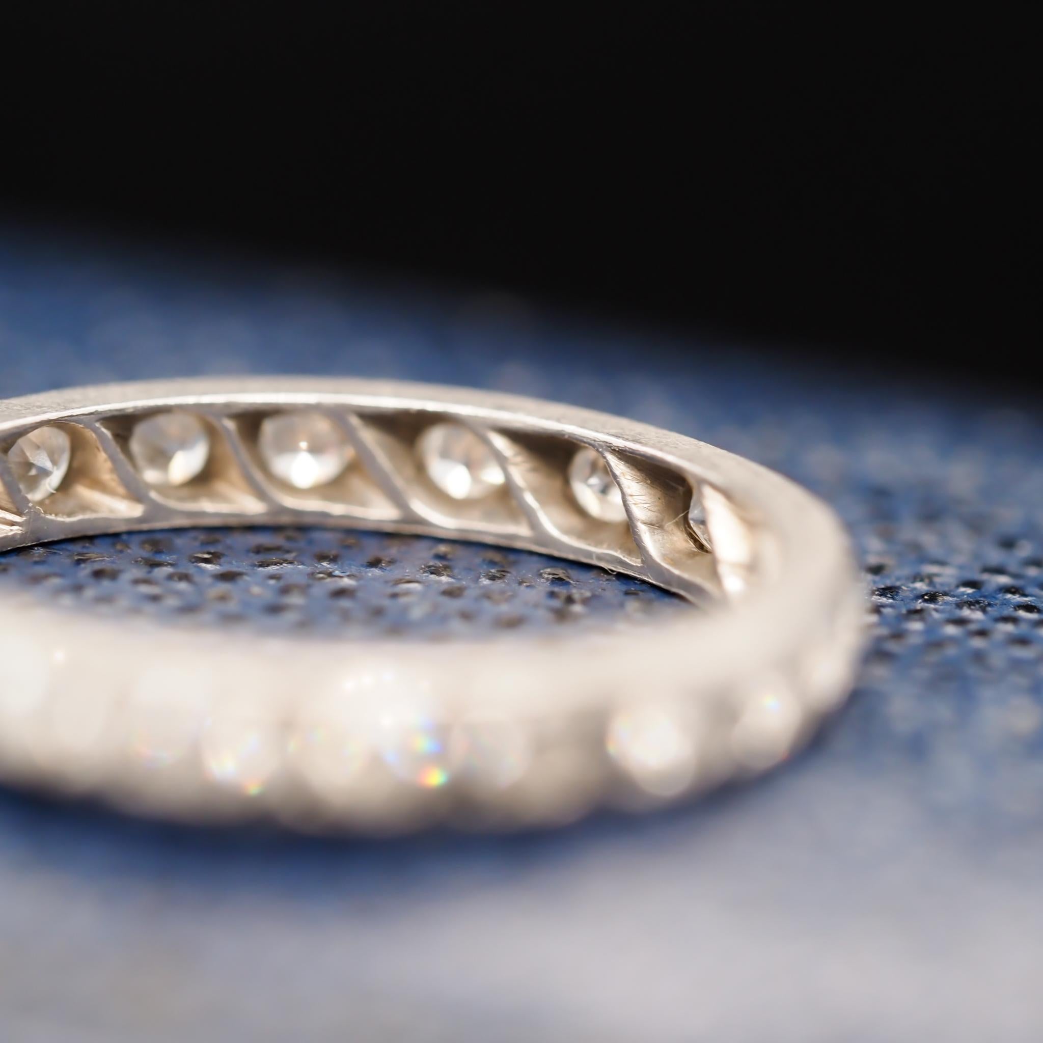 Eternity-Ring aus Platin mit altem europäischem Diamanten im Art déco-Stil VHK #546 (Alteuropäischer Schliff) im Angebot