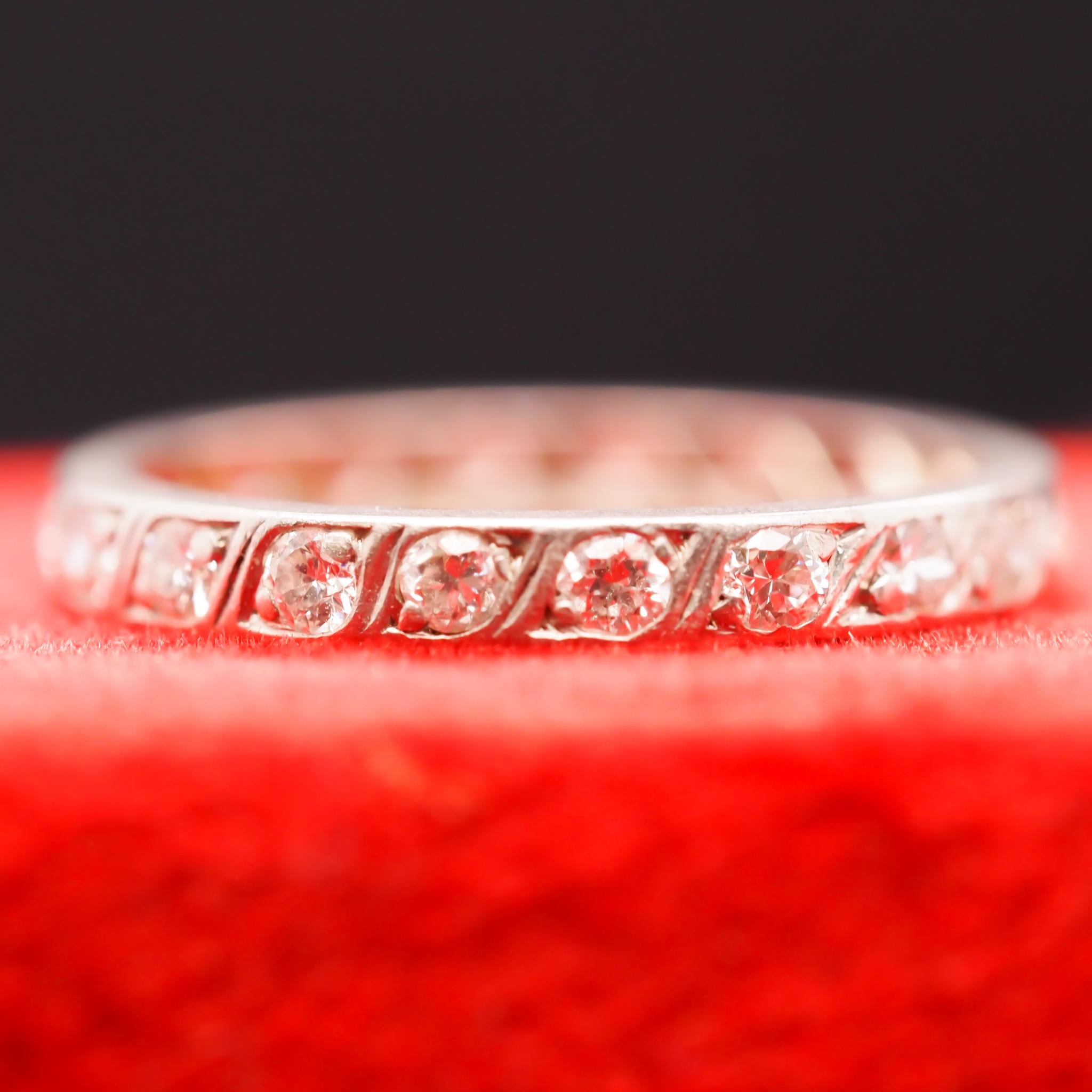 Eternity-Ring aus Platin mit altem europäischem Diamanten im Art déco-Stil VHK #546 im Angebot 1