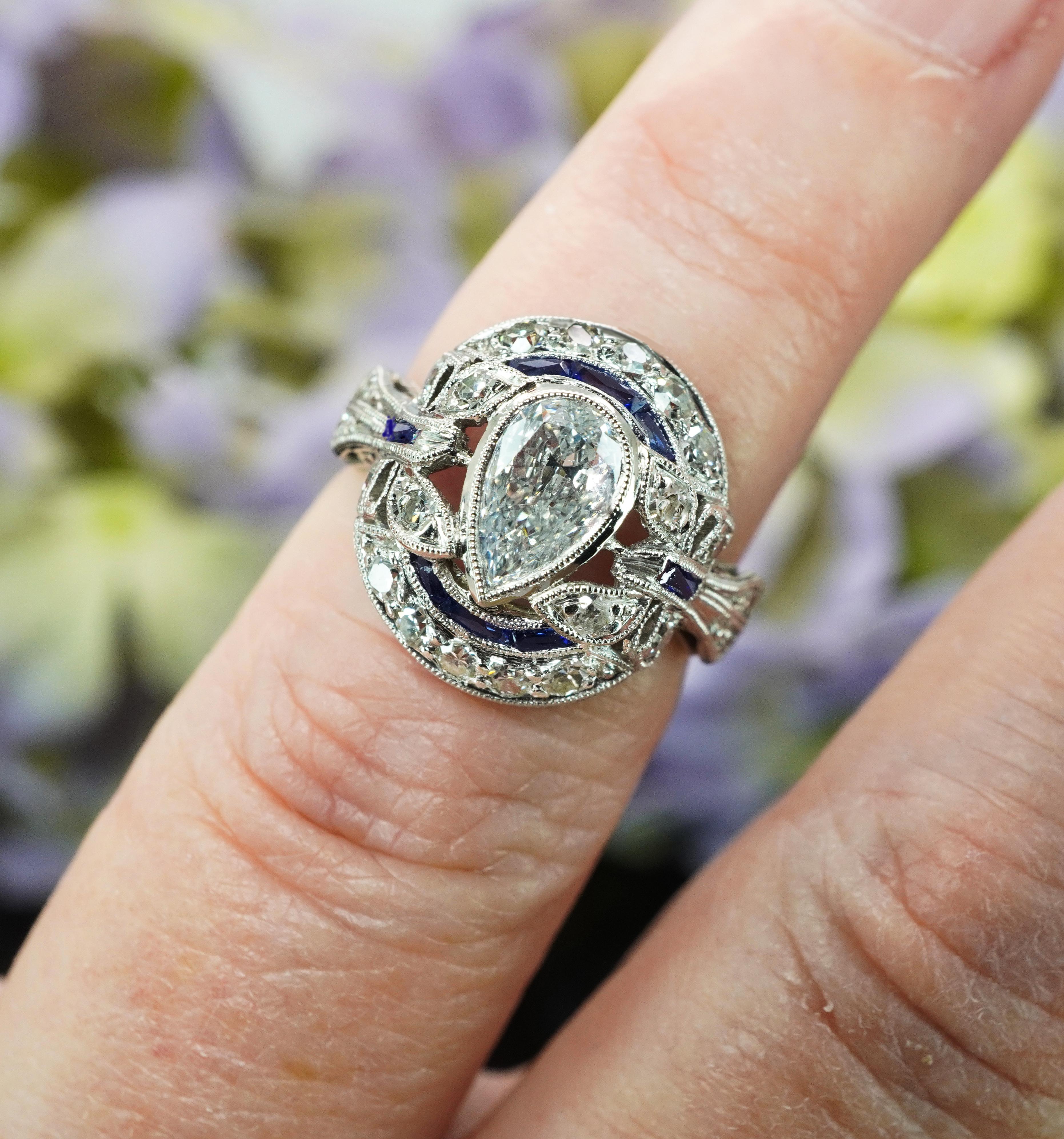 ART DECO Platine Ancienne Poire Européenne Diamant Saphir Français Bague papillon Pour femmes en vente