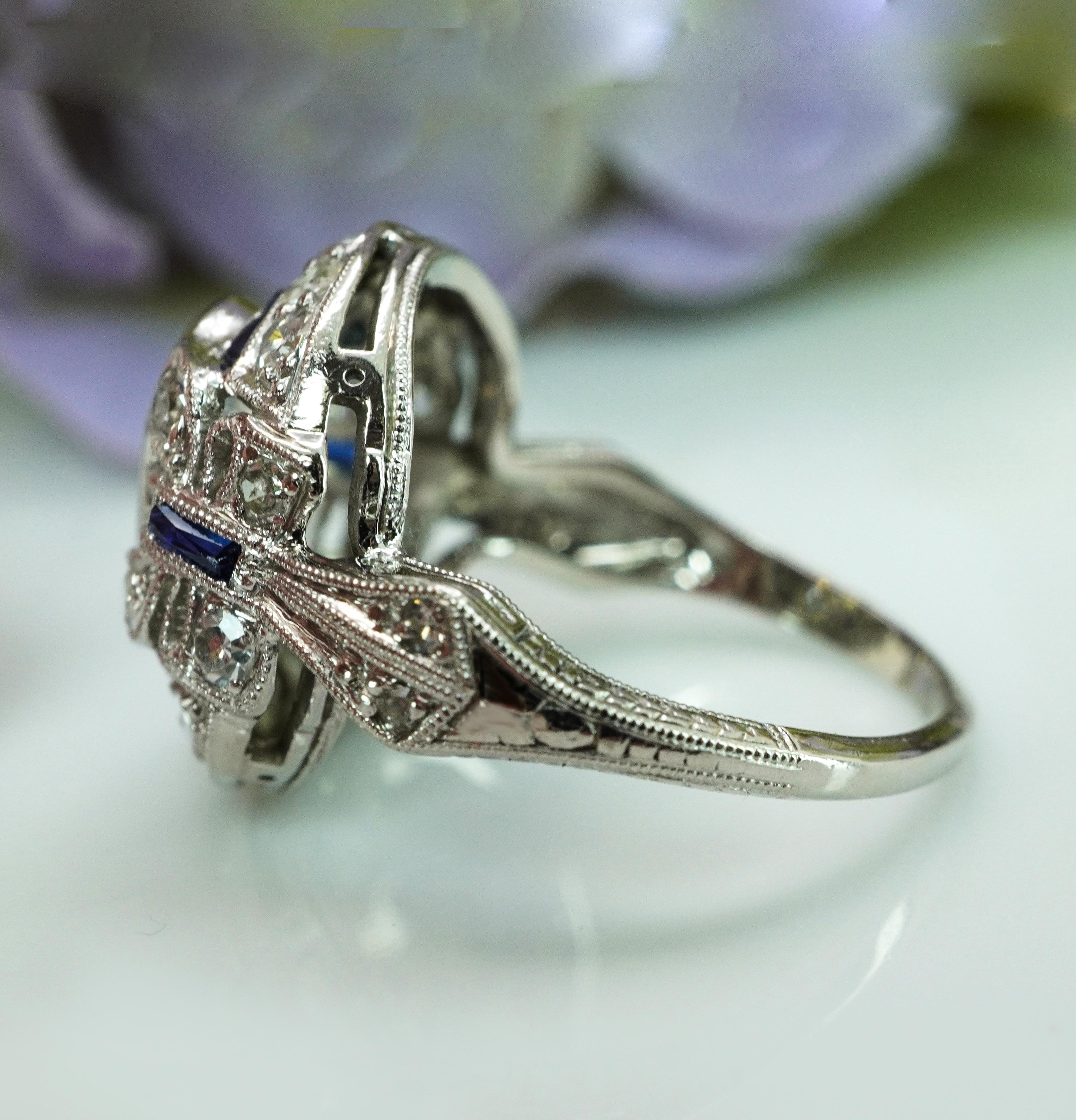 ART DECO Platine Ancienne Poire Européenne Diamant Saphir Français Bague papillon en vente 1