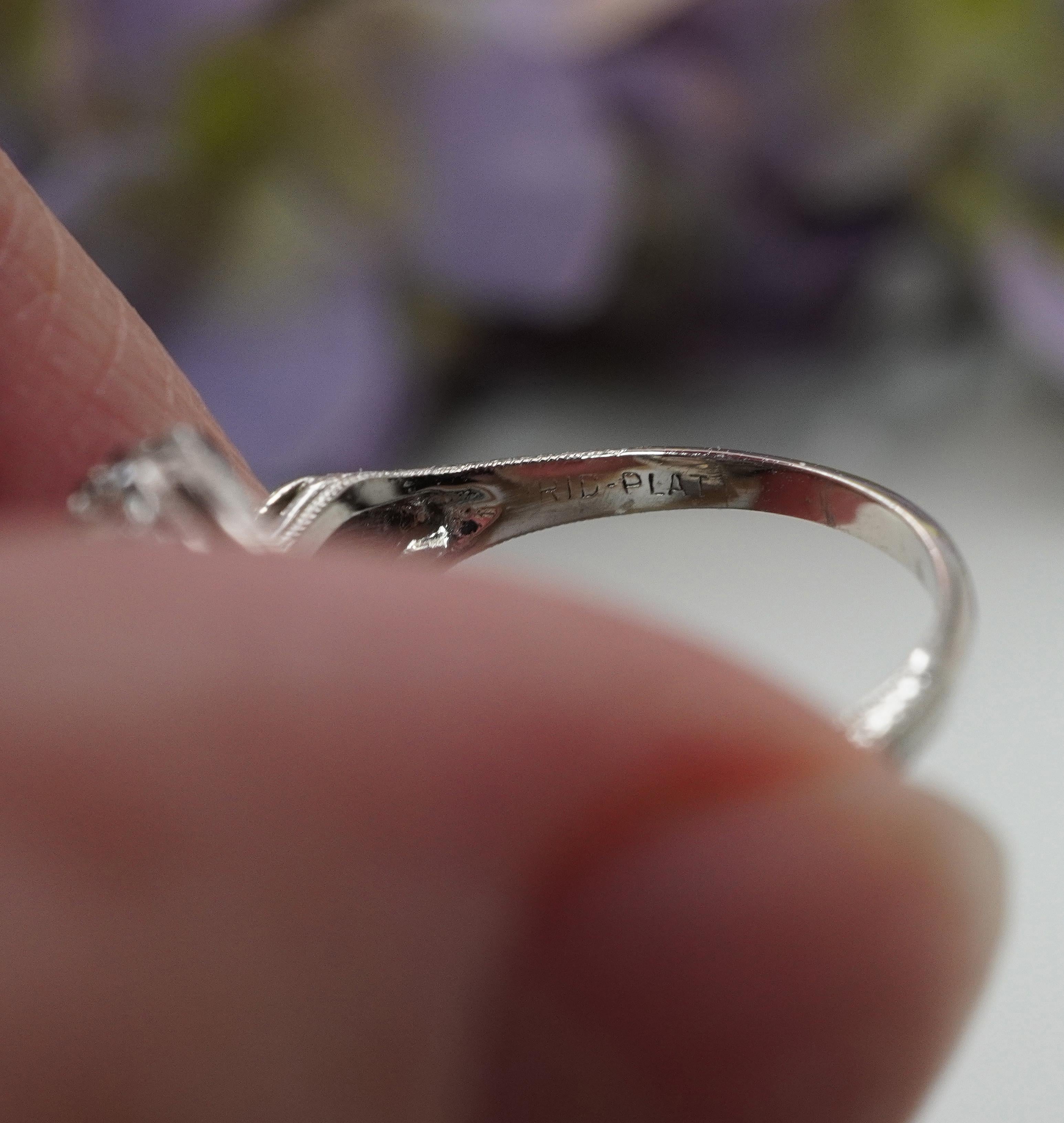 ART DECO Platine Ancienne Poire Européenne Diamant Saphir Français Bague papillon en vente 3