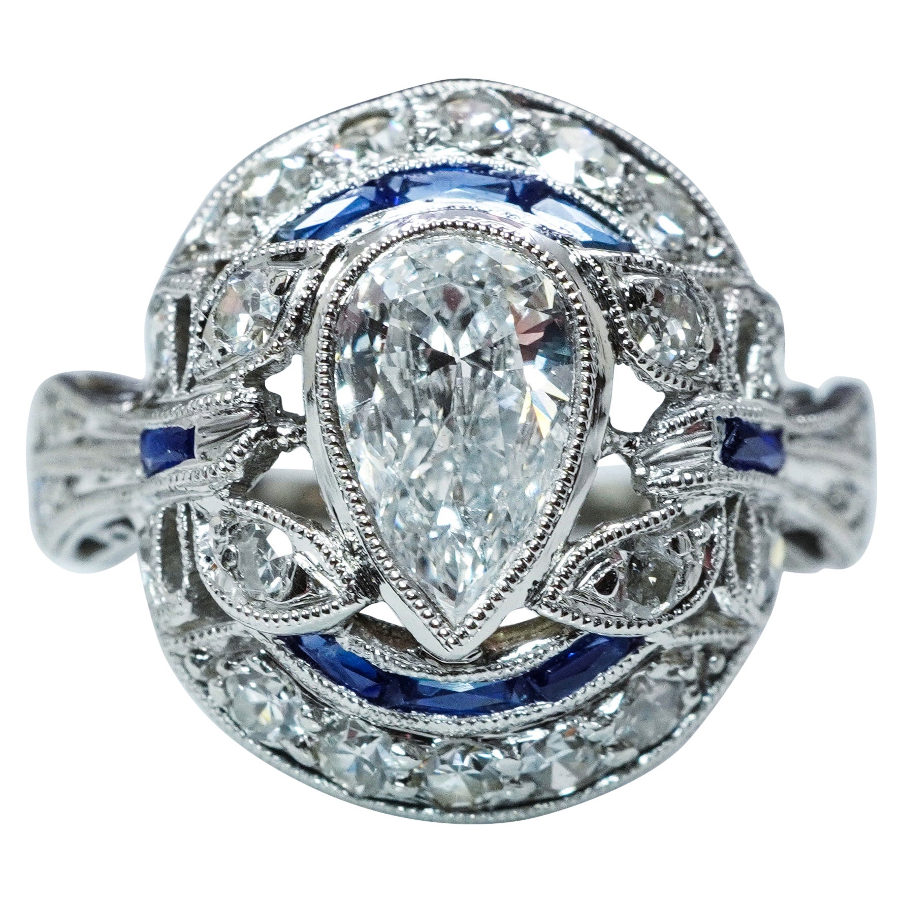 ART DECO Platine Ancienne Poire Européenne Diamant Saphir Français Bague papillon en vente